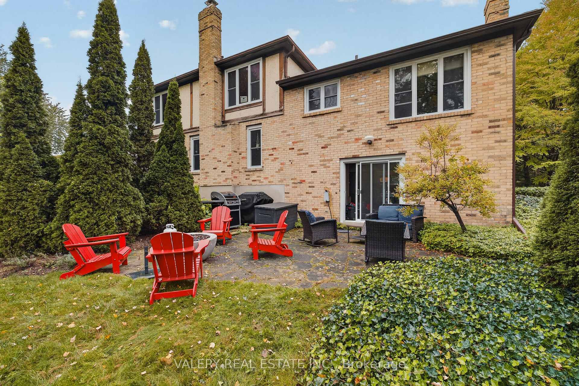 Photo 33 of 325 Coleridge Drive, Waterloo, Beechwood — HOMEH