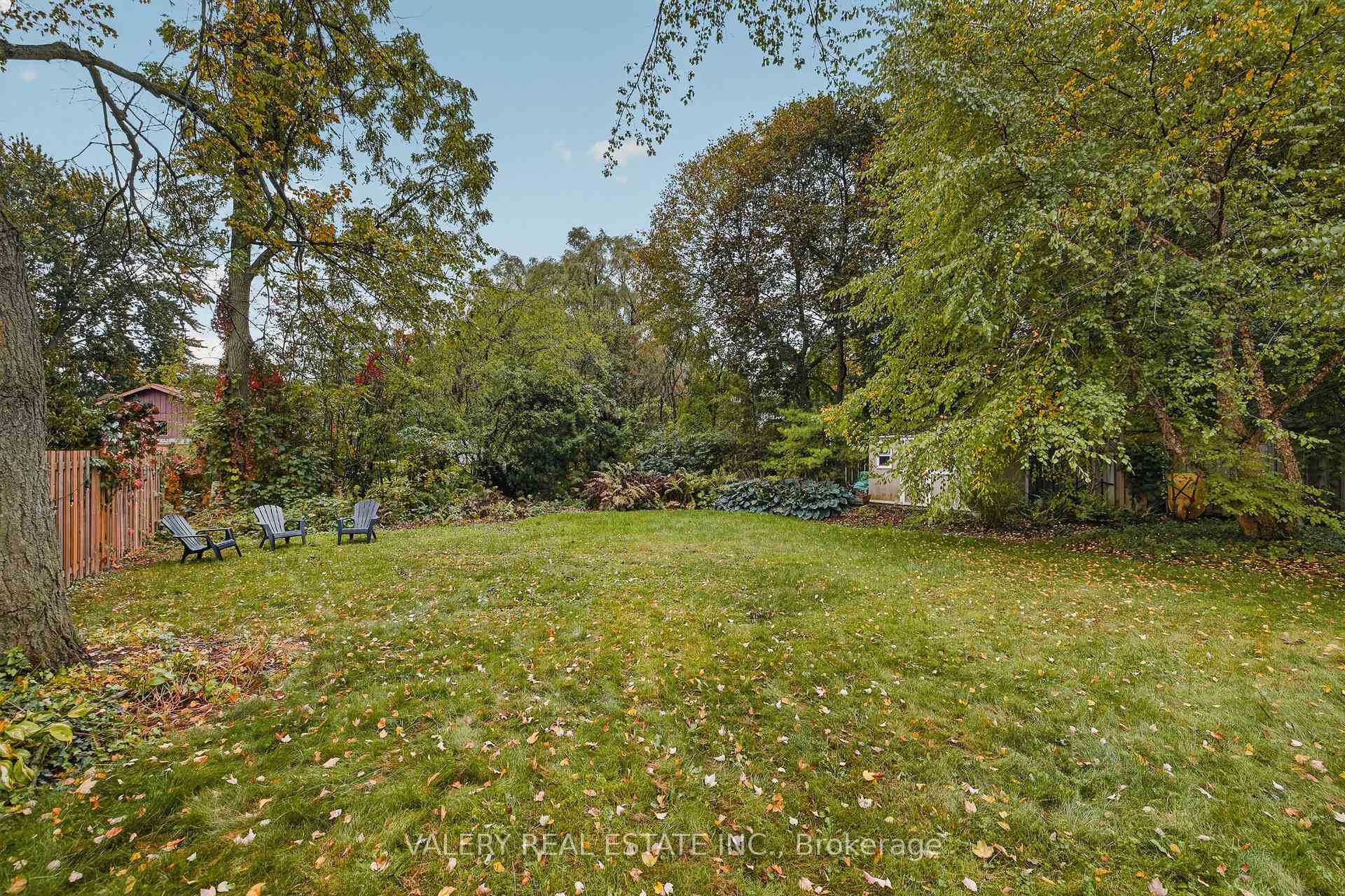 Photo 35 of 325 Coleridge Drive, Waterloo, Beechwood — HOMEH