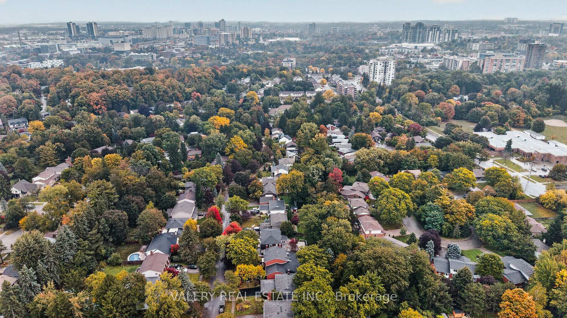 Photo 40 of 325 Coleridge Drive, Waterloo, Beechwood — HOMEH