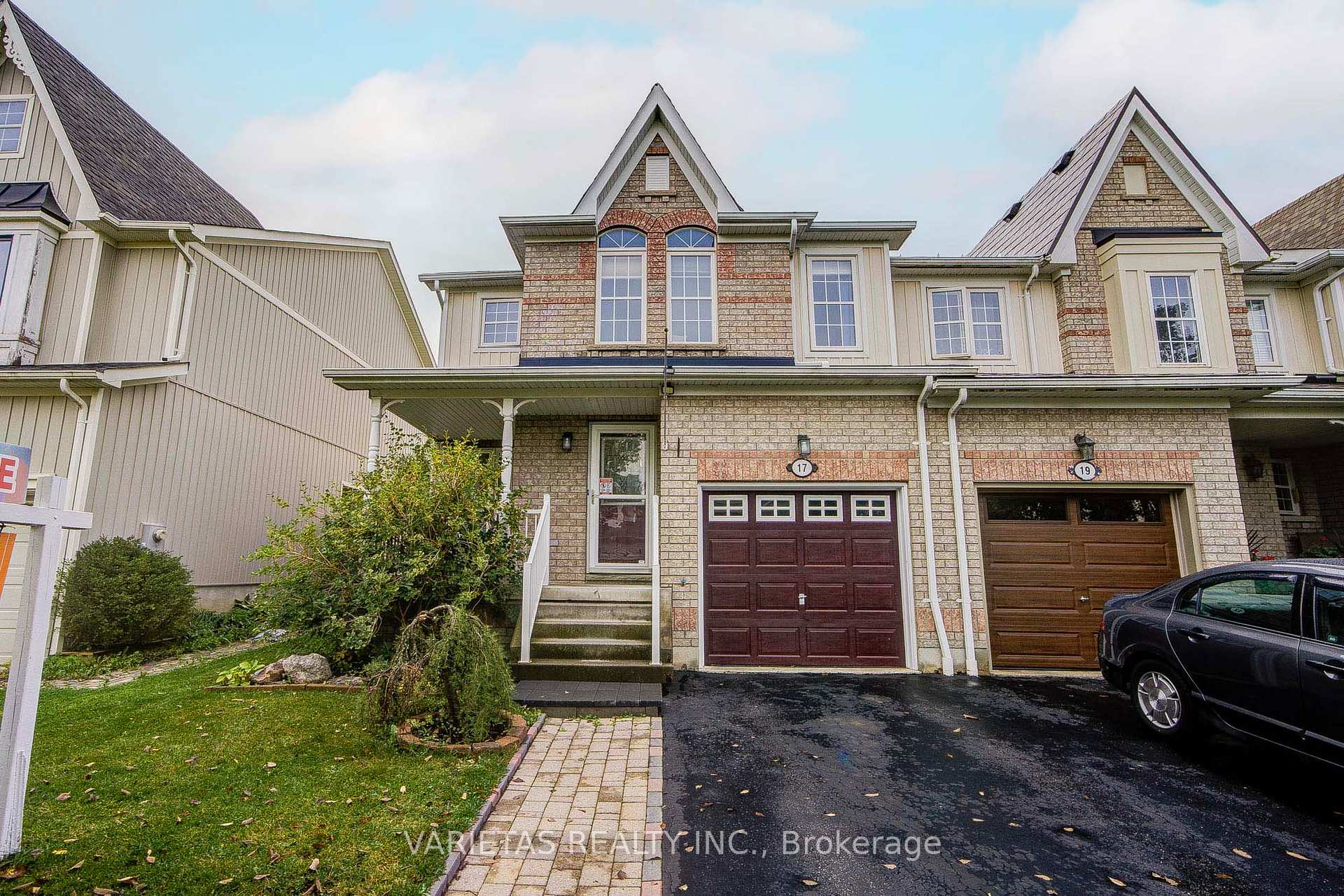 Photo 1 of 17 Barchester Crescent, Whitby, Brooklin — HOMEH