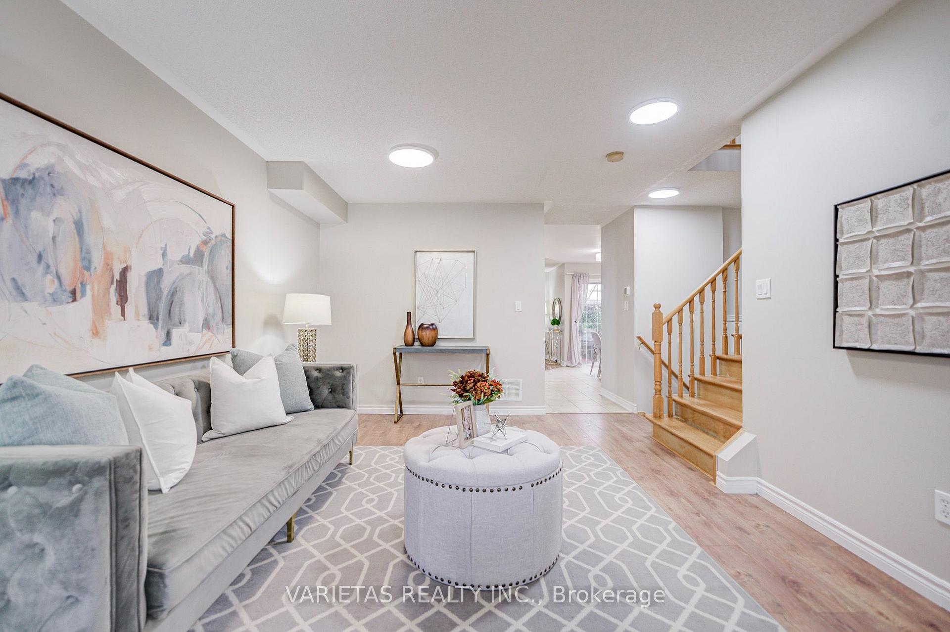 Photo 4 of 17 Barchester Crescent, Whitby, Brooklin — HOMEH