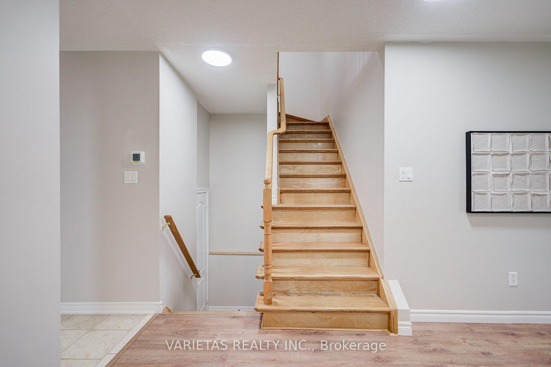 Photo 7 of 17 Barchester Crescent, Whitby, Brooklin — HOMEH