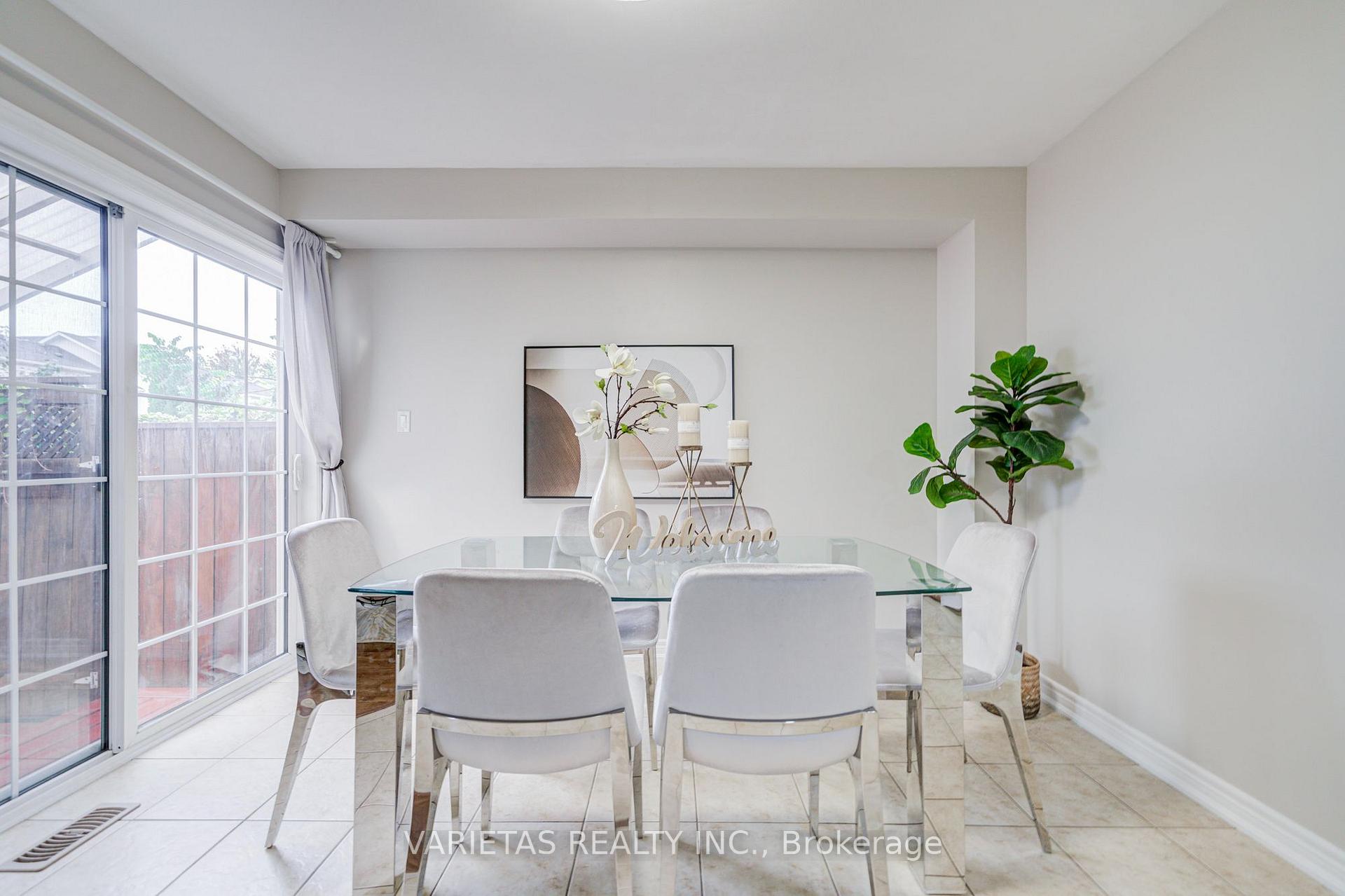 Photo 9 of 17 Barchester Crescent, Whitby, Brooklin — HOMEH