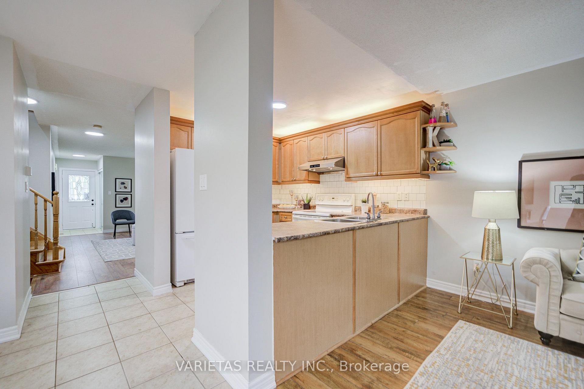 Photo 15 of 17 Barchester Crescent, Whitby, Brooklin — HOMEH