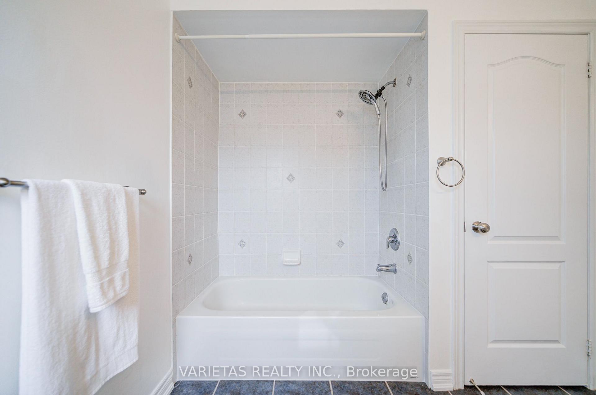 Photo 31 of 17 Barchester Crescent, Whitby, Brooklin — HOMEH