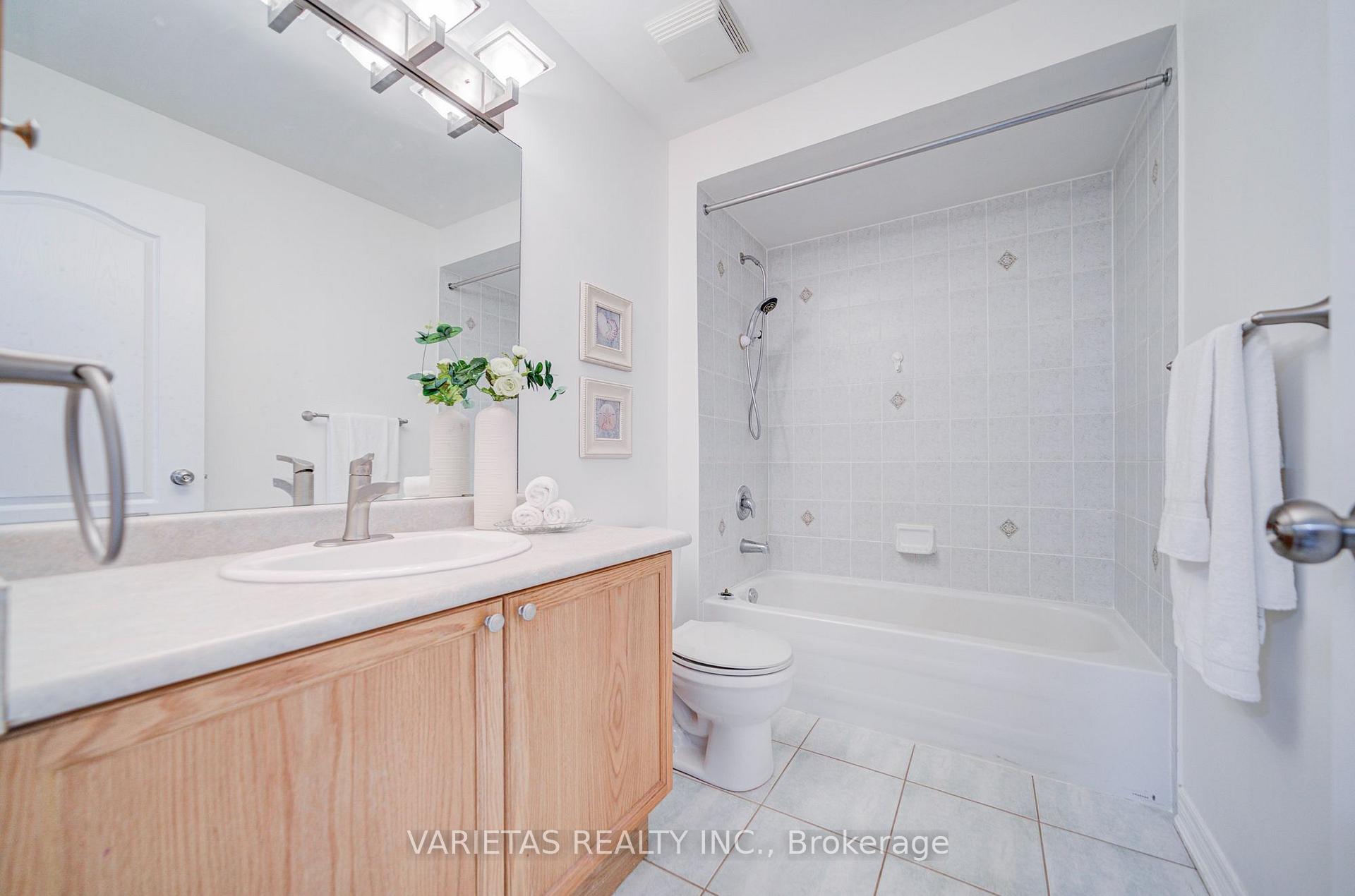 Photo 33 of 17 Barchester Crescent, Whitby, Brooklin — HOMEH
