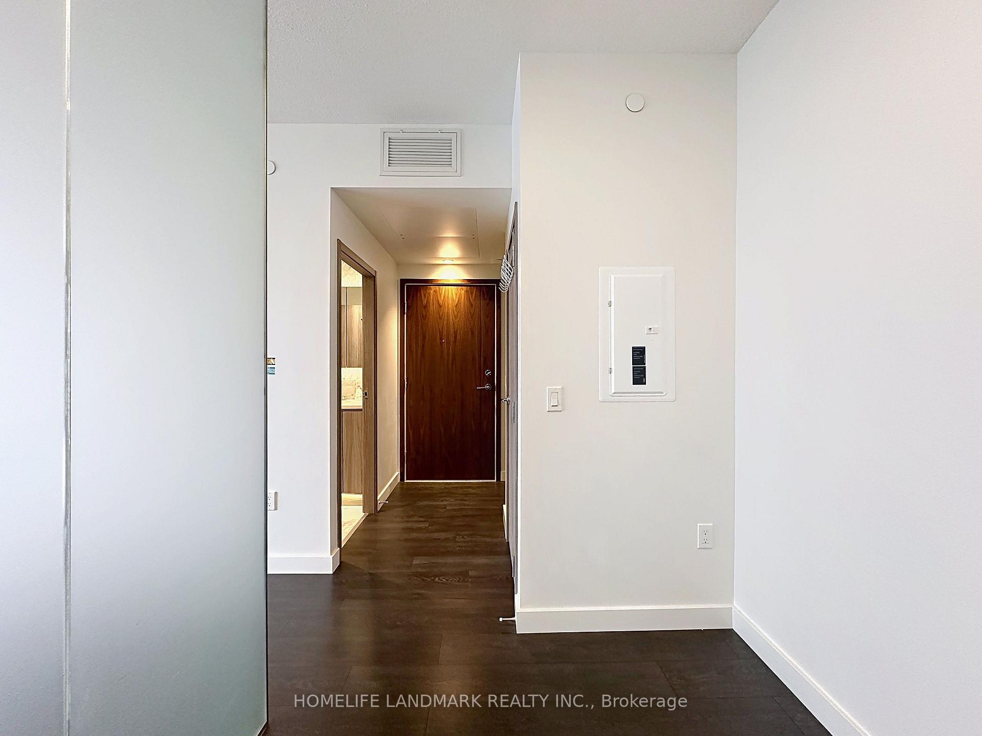 Photo 7 of Unit 801, 95 Mcmahon Drive, North York, Bayview Village — HOMEH