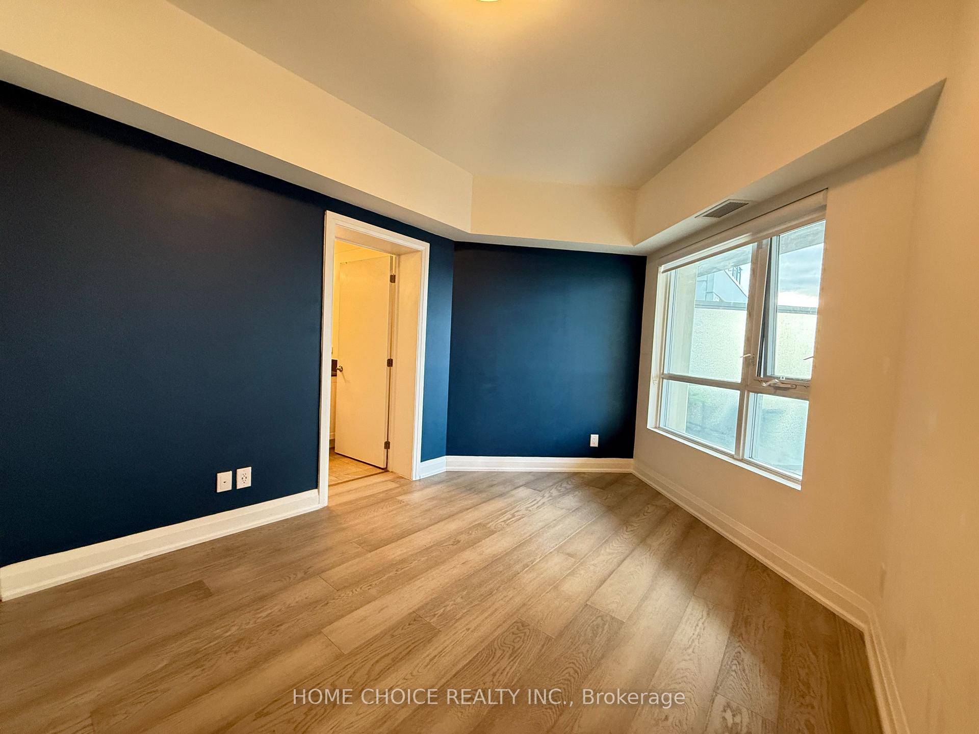 Photo 3 of Unit 1001, 58 Lakeside Terrace, Barrie, Little Lake — HOMEH