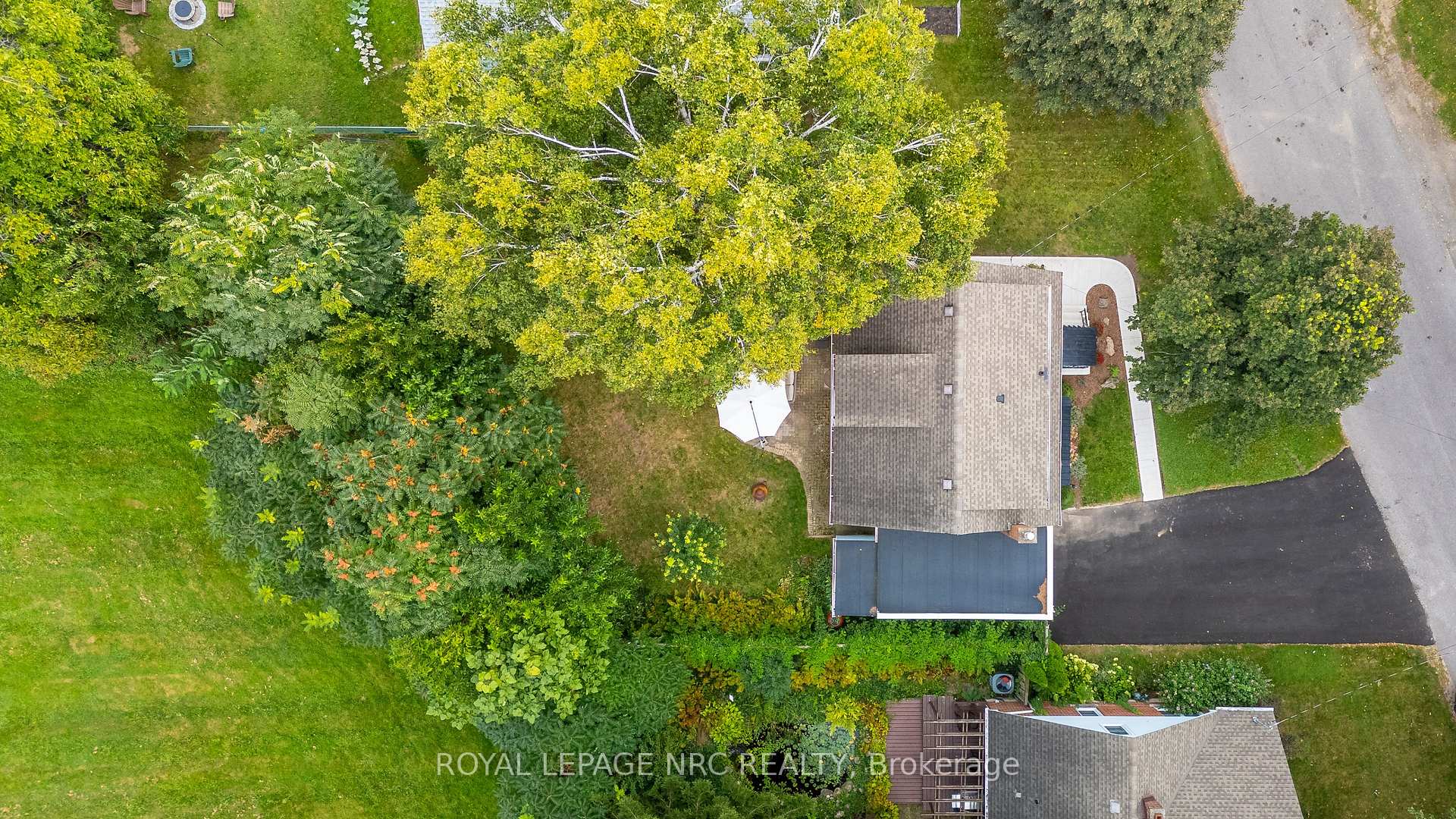Photo 3 of 17 Winston Road, St. Catharines, Carlton/Bunting — HOMEH