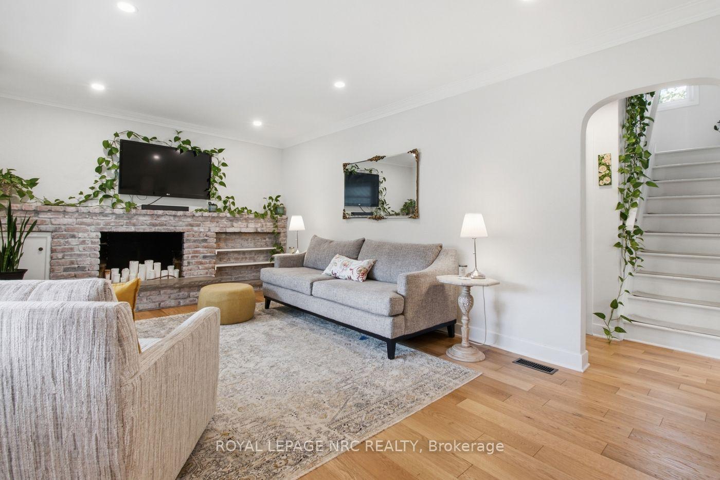 Photo 7 of 17 Winston Road, St. Catharines, Carlton/Bunting — HOMEH
