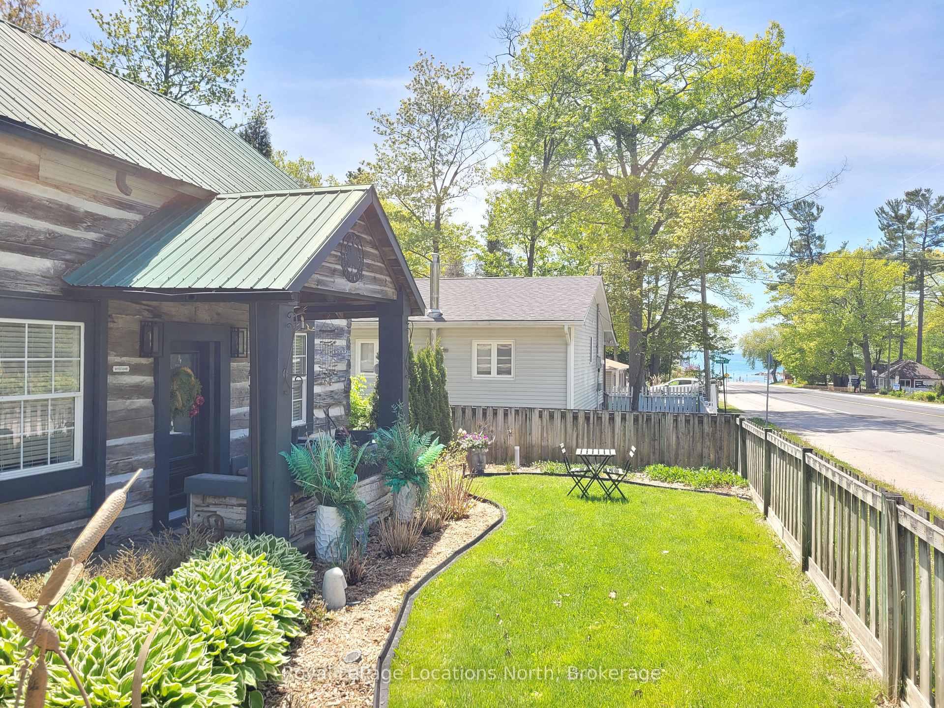 Photo of 347 Balm Beach Road W