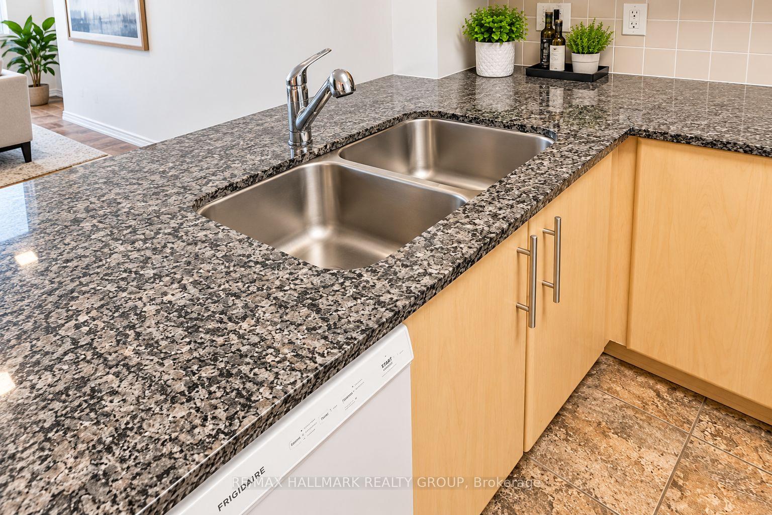 Photo 5 of Unit 302, 200 Lett Street, Ottawa, West Centre Town — HOMEH