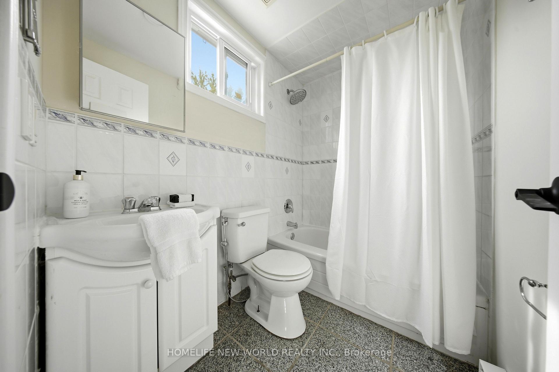 Photo 29 of 18 Dolan Gate, North York, Don Valley Village — HOMEH