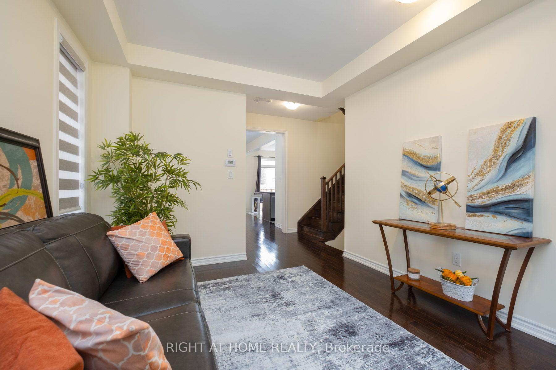 Photo 5 of 43 Vickery Street, Whitby, Williamsburg — HOMEH