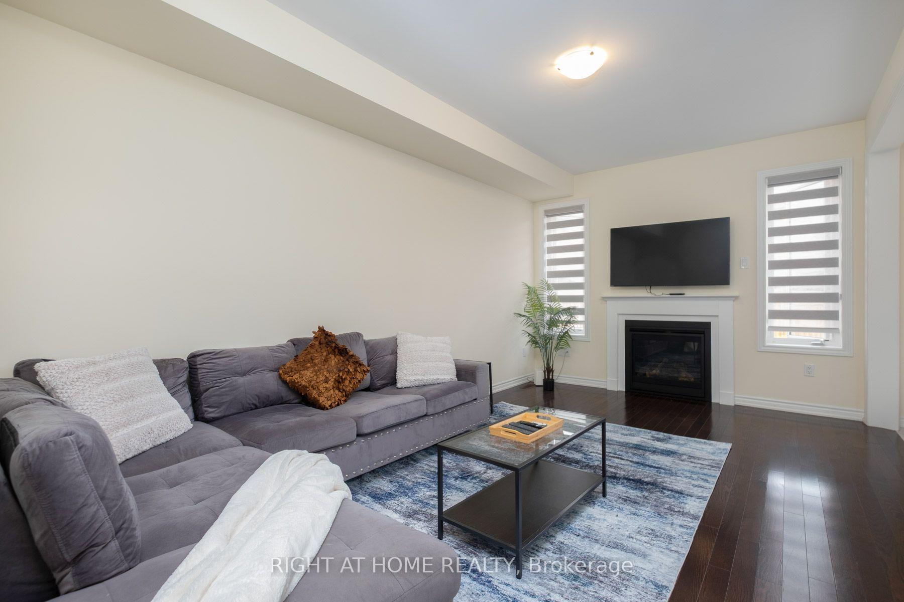 Photo 6 of 43 Vickery Street, Whitby, Williamsburg — HOMEH