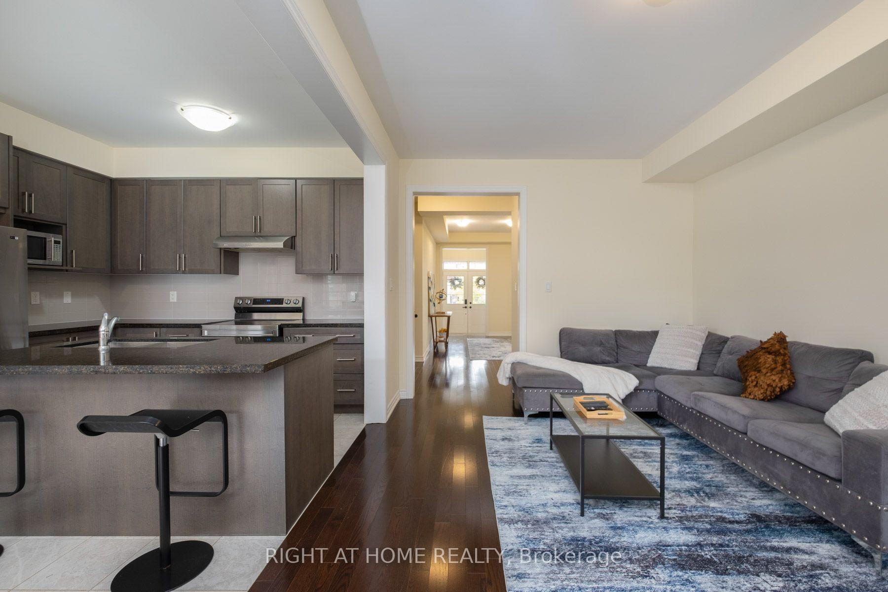 Photo 7 of 43 Vickery Street, Whitby, Williamsburg — HOMEH