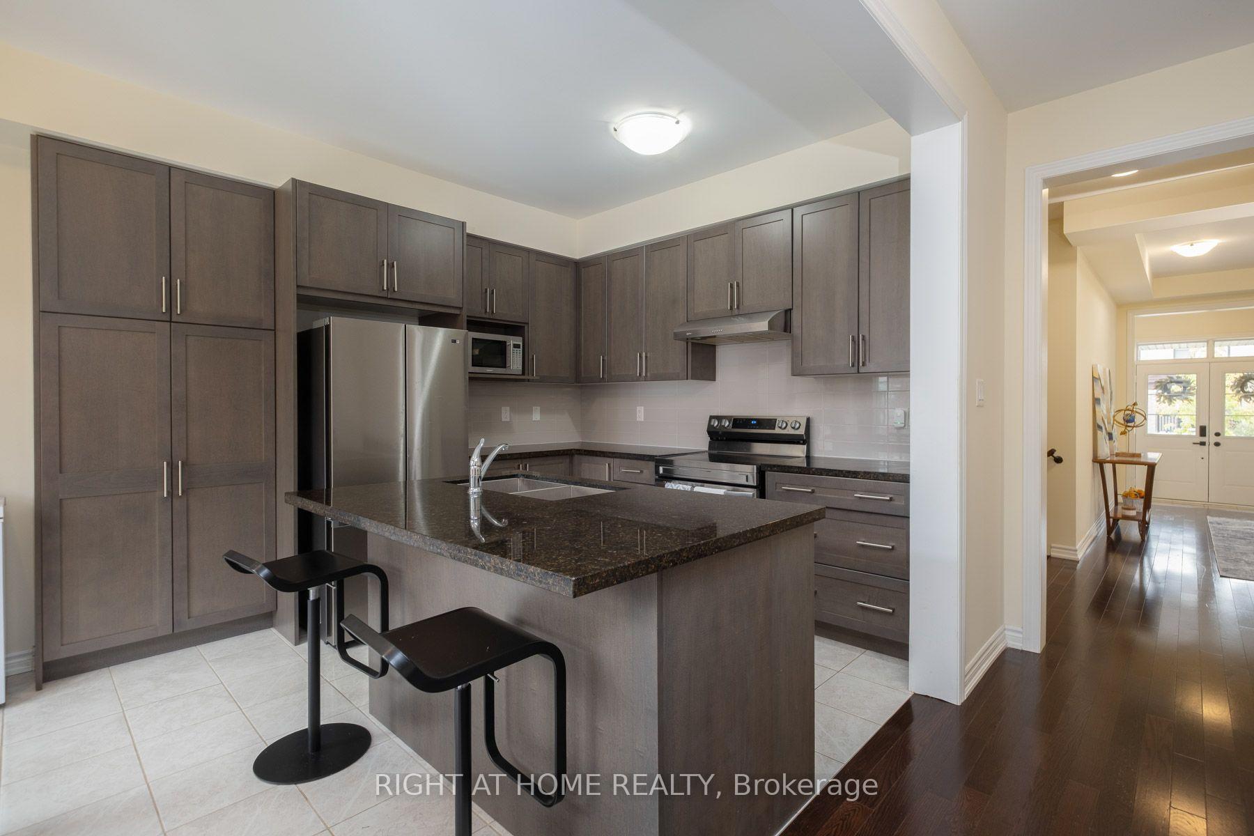 Photo 9 of 43 Vickery Street, Whitby, Williamsburg — HOMEH