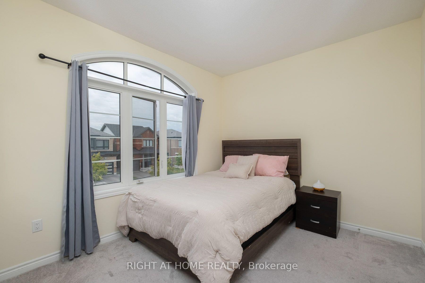 Photo 13 of 43 Vickery Street, Whitby, Williamsburg — HOMEH