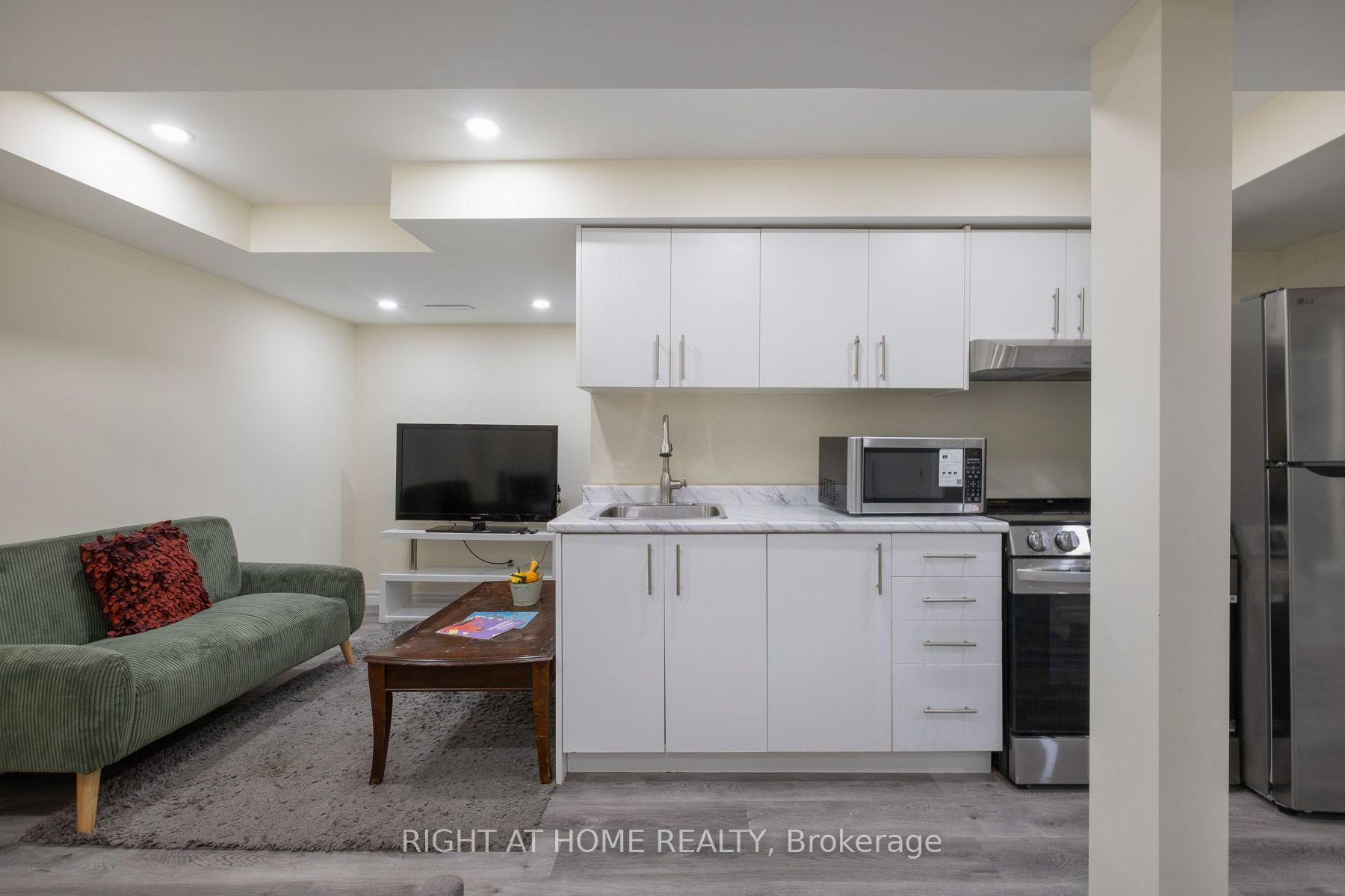 Photo 18 of 43 Vickery Street, Whitby, Williamsburg — HOMEH