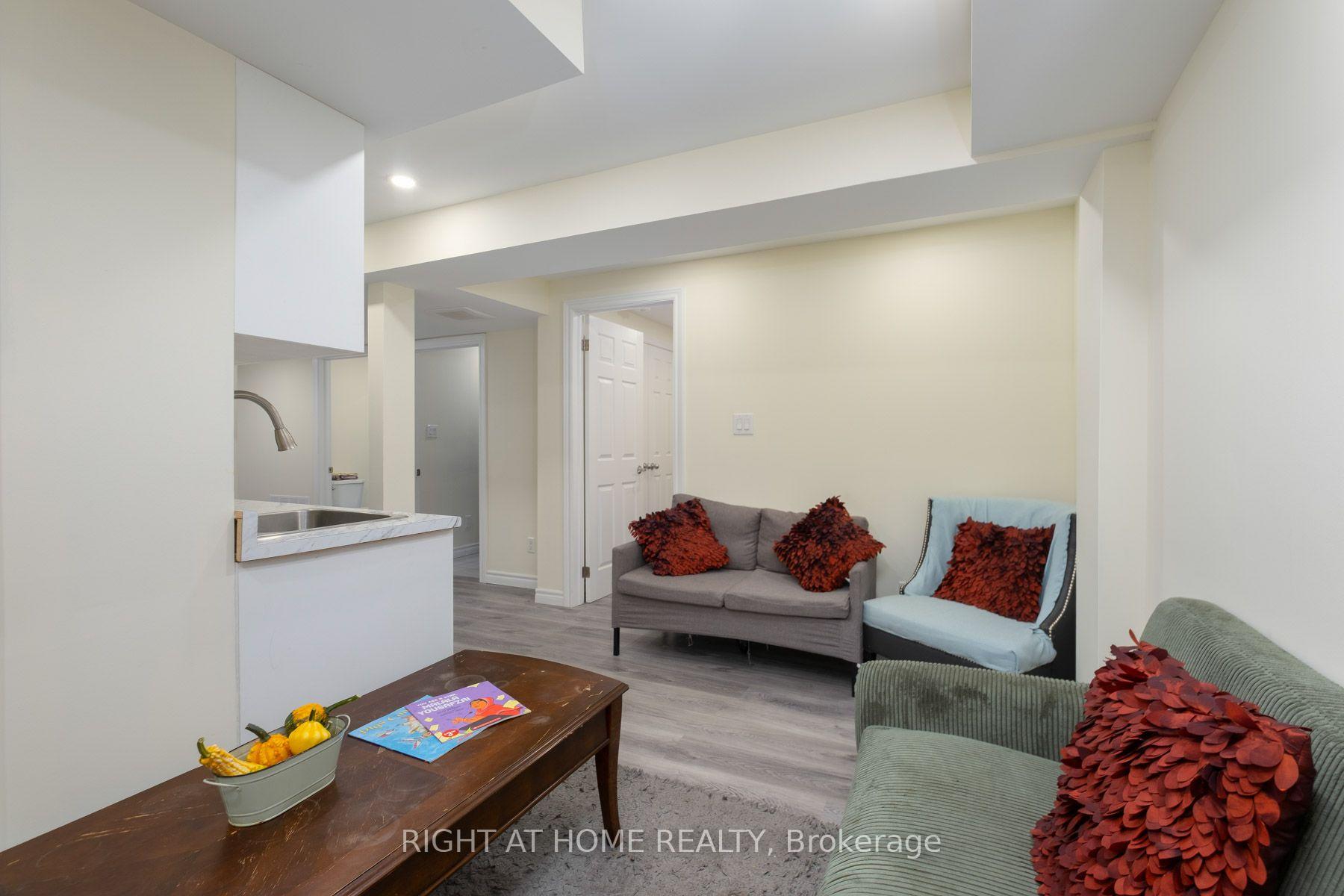 Photo 20 of 43 Vickery Street, Whitby, Williamsburg — HOMEH