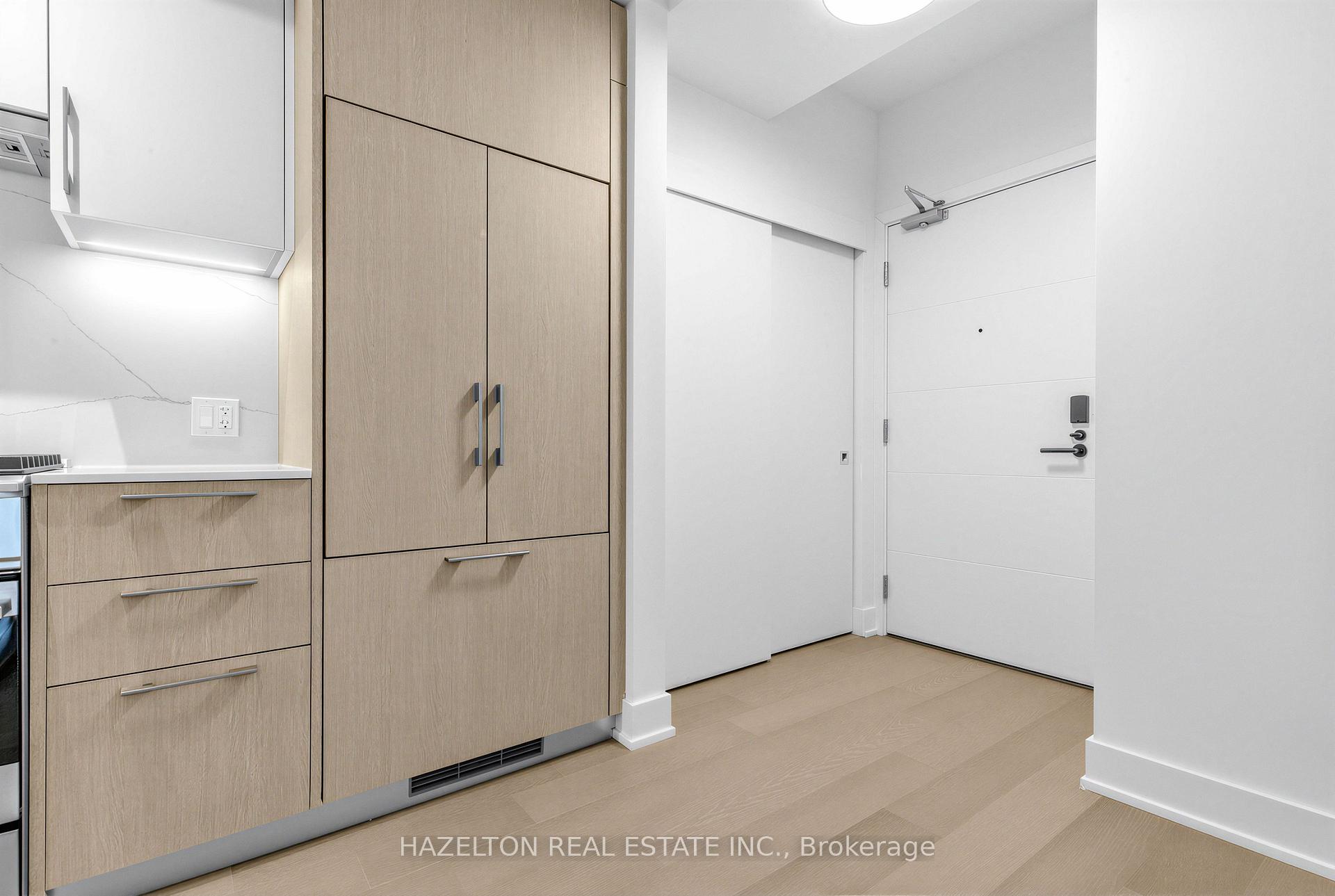 Photo 3 of Unit 606, 8 Manor Road W, Toronto, Yonge-Eglinton — HOMEH