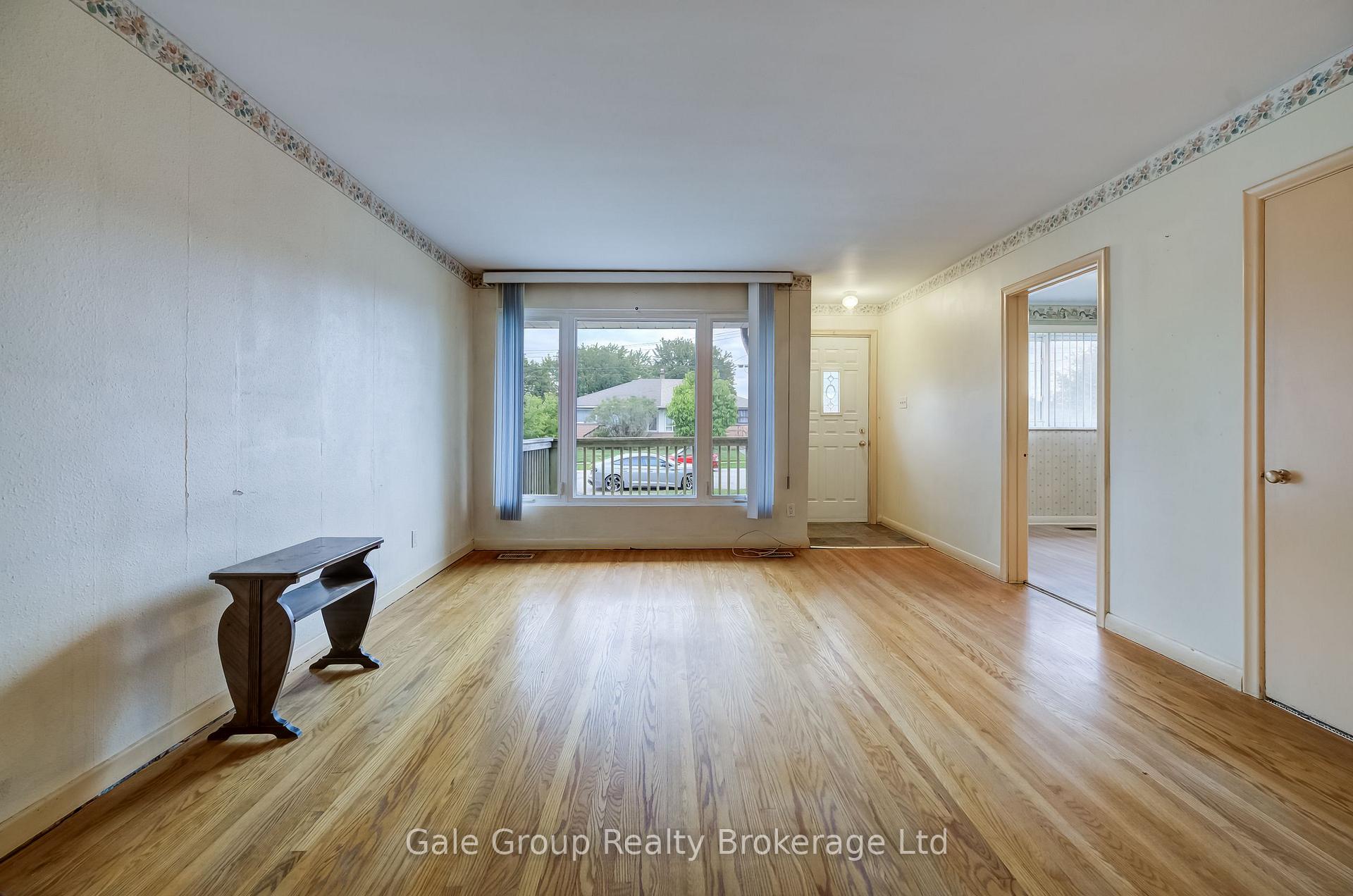 Photo 4 of 6 Langstone Crescent, Halton Hills, Georgetown — HOMEH