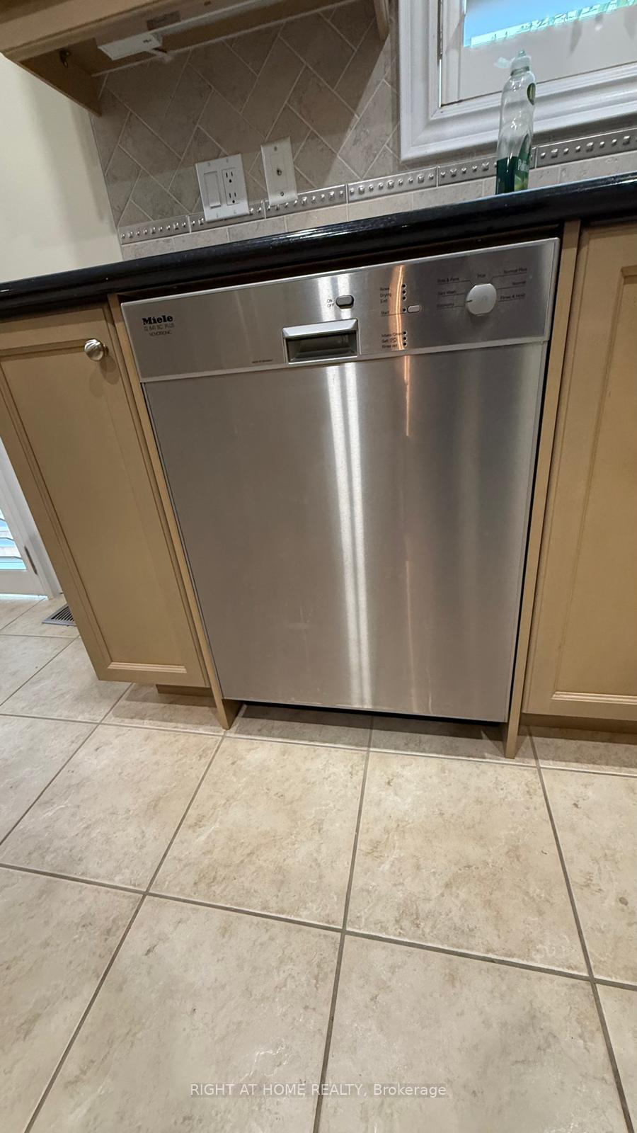 Photo 8 of 96 Bradgate Drive, Markham, Thornlea — HOMEH