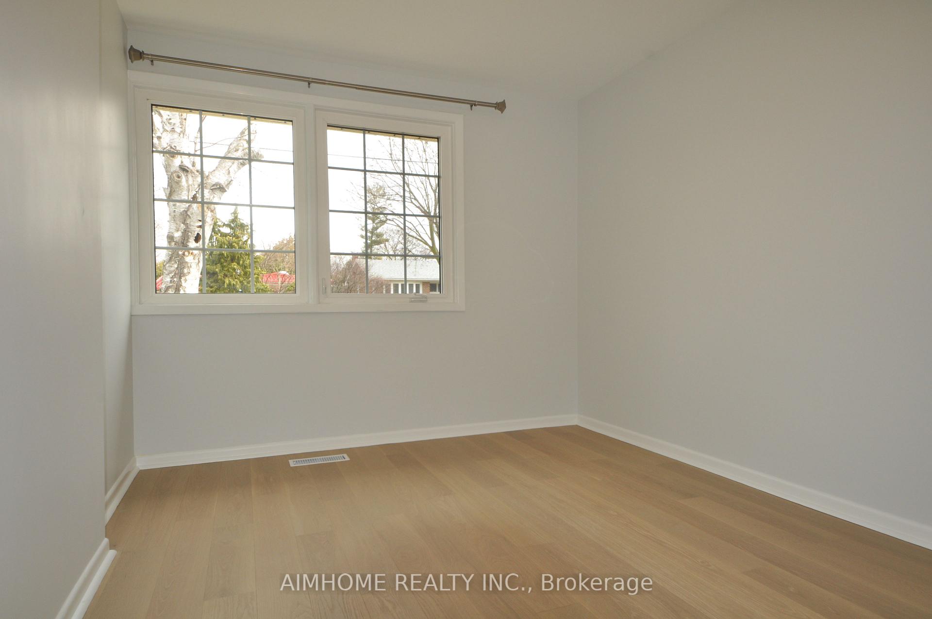 Photo 3 of Unit 2, 14 Dukinfield Crescent, North York, Parkwoods-Donalda — HOMEH