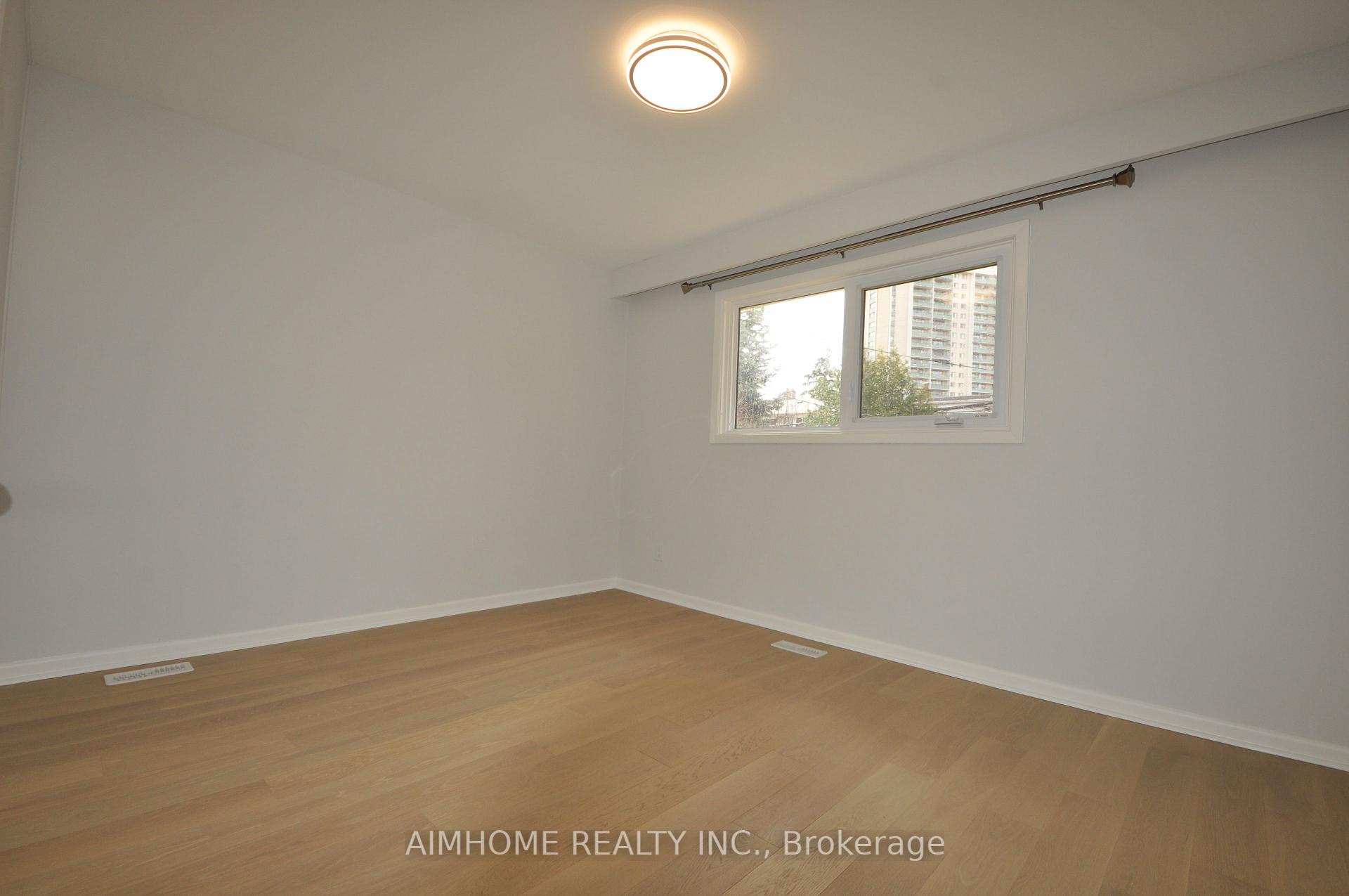 Photo 7 of Unit 2, 14 Dukinfield Crescent, North York, Parkwoods-Donalda — HOMEH