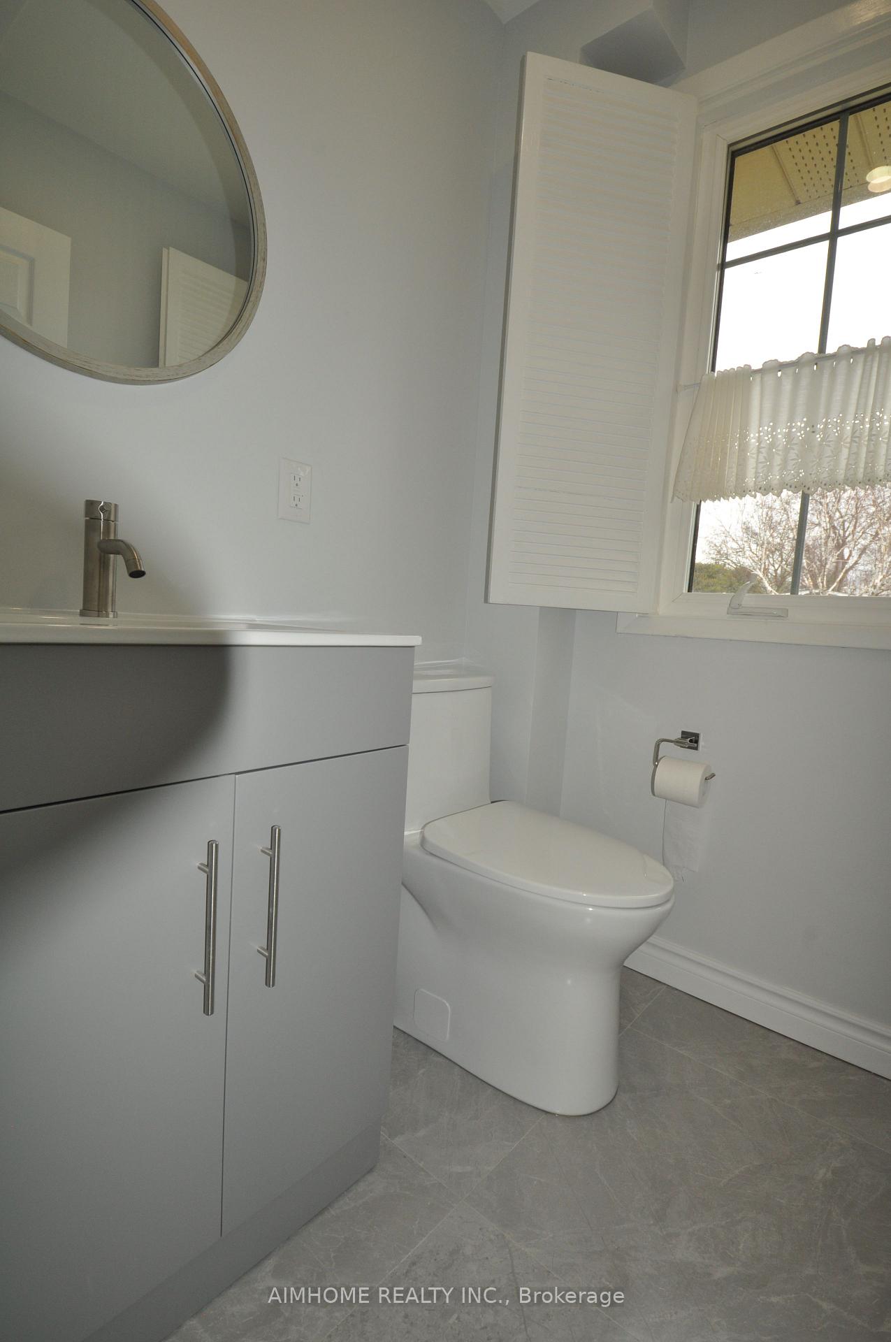 Photo 8 of Unit 2, 14 Dukinfield Crescent, North York, Parkwoods-Donalda — HOMEH