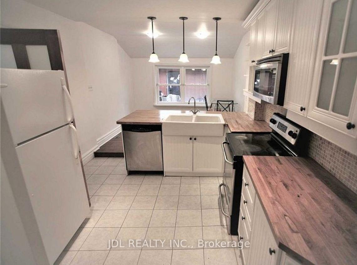 Photo 3 of Unit Unit A Main Floor, 298 Robert St Street, Toronto, University — HOMEH