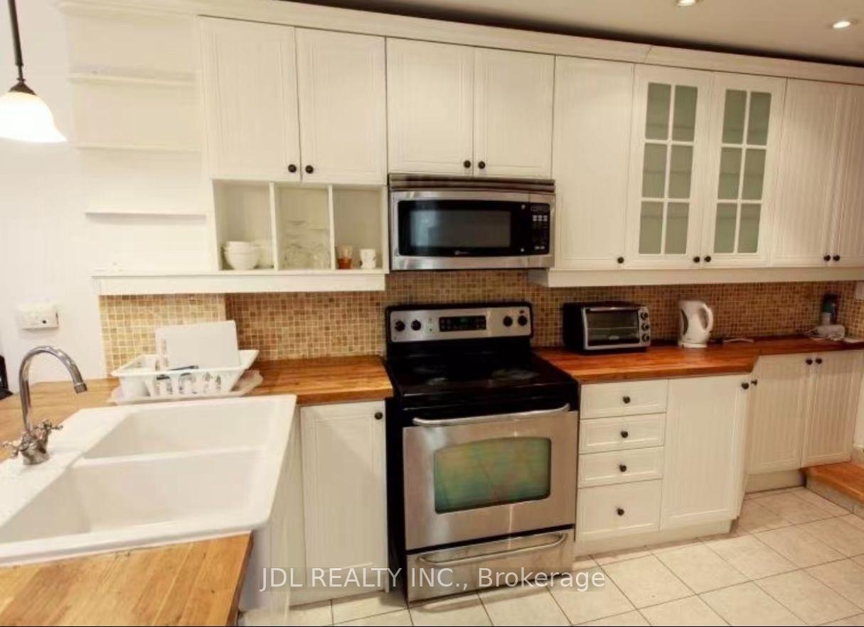 Photo 5 of Unit Unit A Main Floor, 298 Robert St Street, Toronto, University — HOMEH