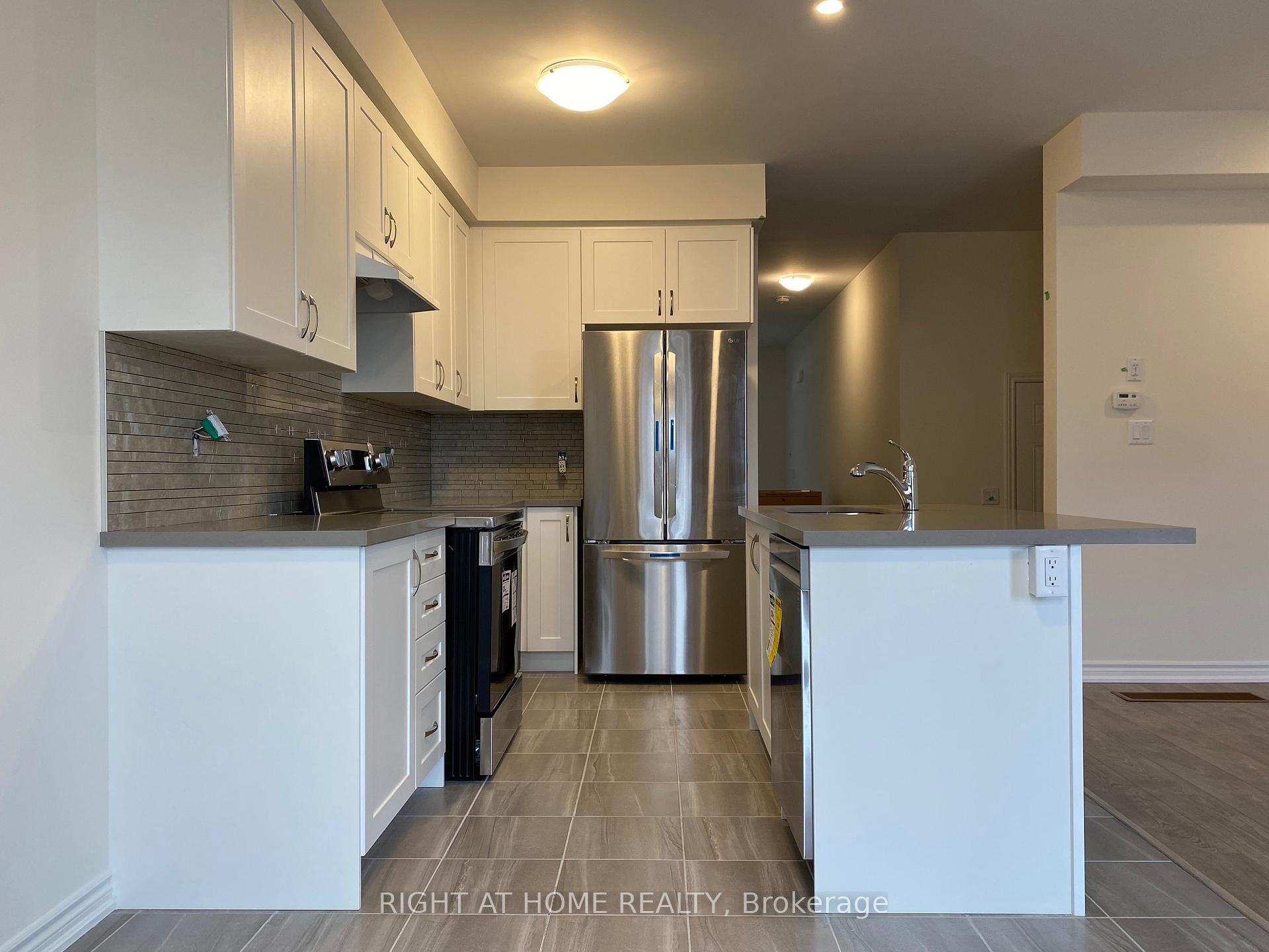 Photo 1 of 2250 Grainger Loop, Innisfil, Rural Innisfil — HOMEH