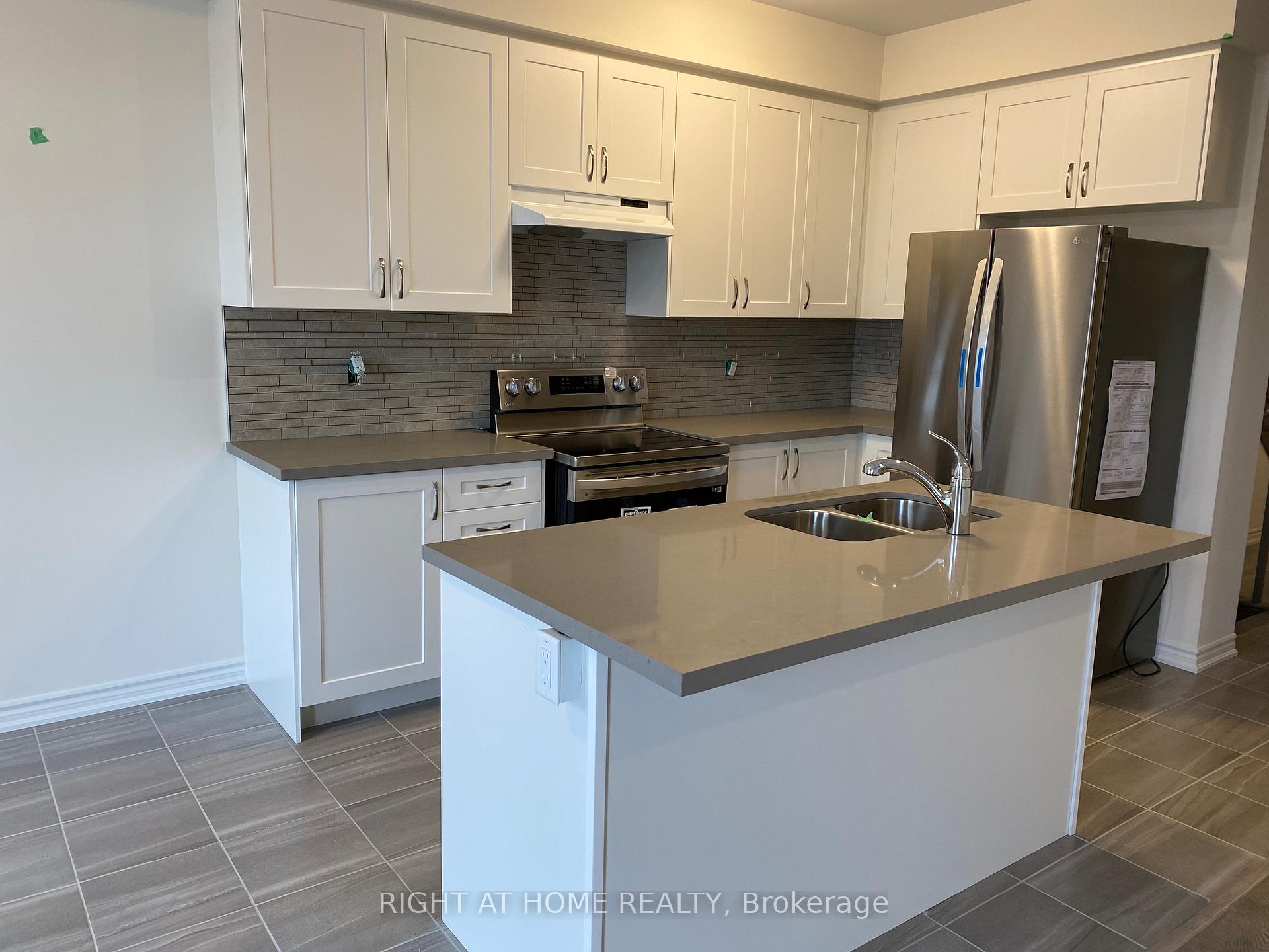 Photo 2 of 2250 Grainger Loop, Innisfil, Rural Innisfil — HOMEH