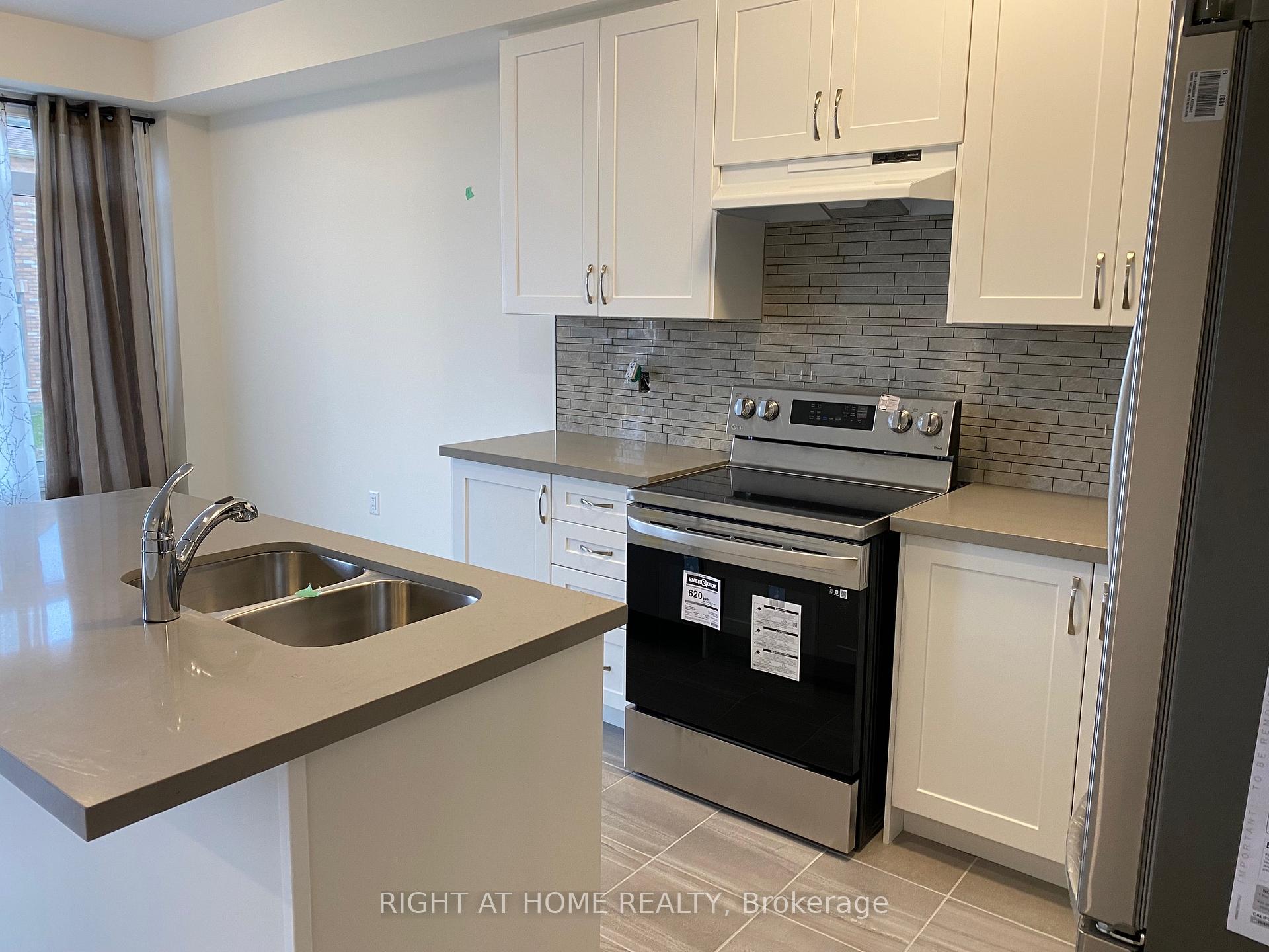 Photo 3 of 2250 Grainger Loop, Innisfil, Rural Innisfil — HOMEH