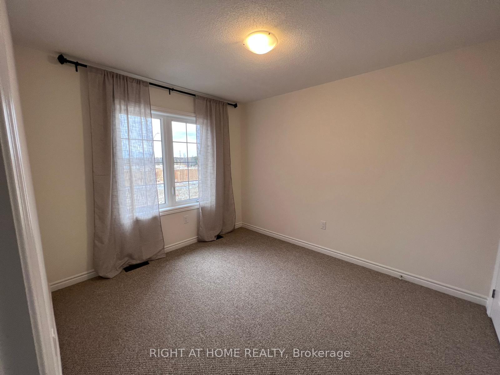Photo 7 of 2250 Grainger Loop, Innisfil, Rural Innisfil — HOMEH