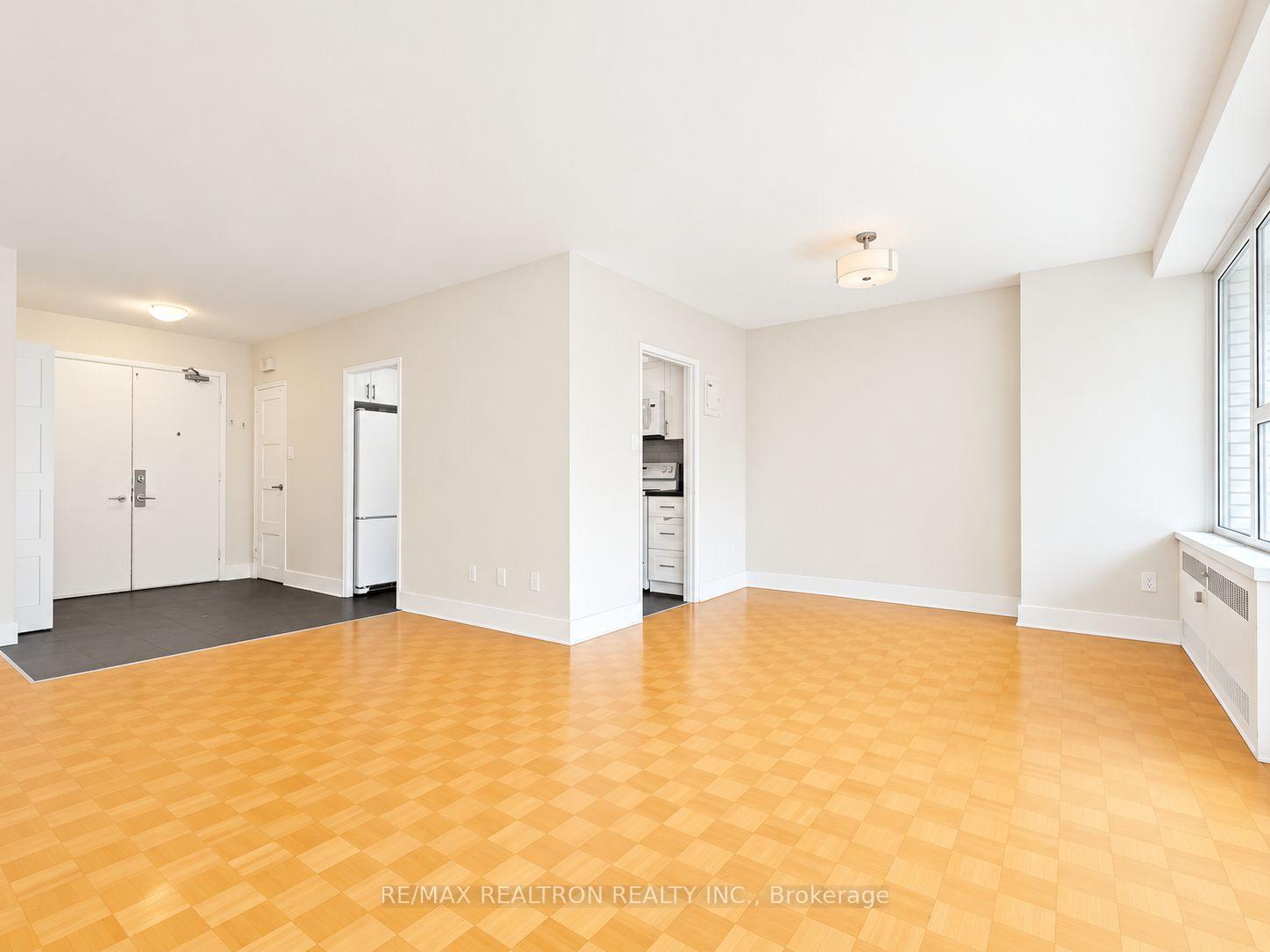 Photo 3 of Unit 307, 10 Shallmar Boulevard, Toronto, Forest Hill North — HOMEH
