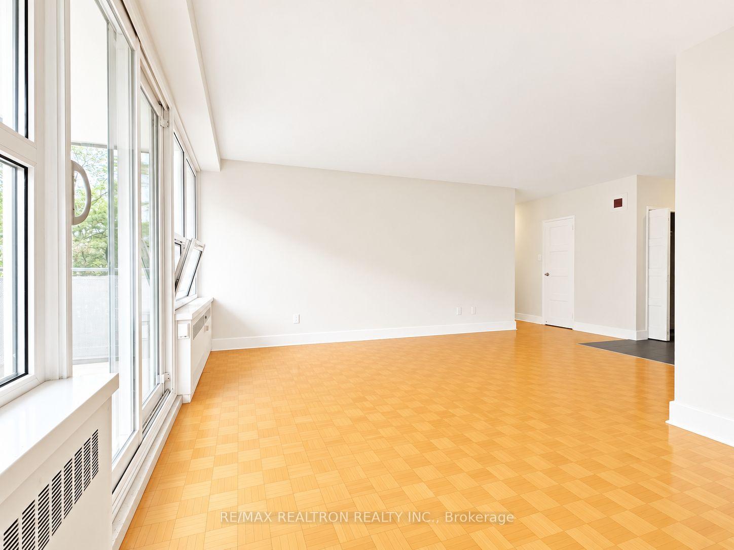Photo 4 of Unit 307, 10 Shallmar Boulevard, Toronto, Forest Hill North — HOMEH