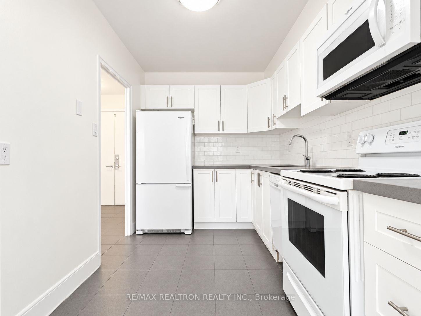 Photo 6 of Unit 307, 10 Shallmar Boulevard, Toronto, Forest Hill North — HOMEH