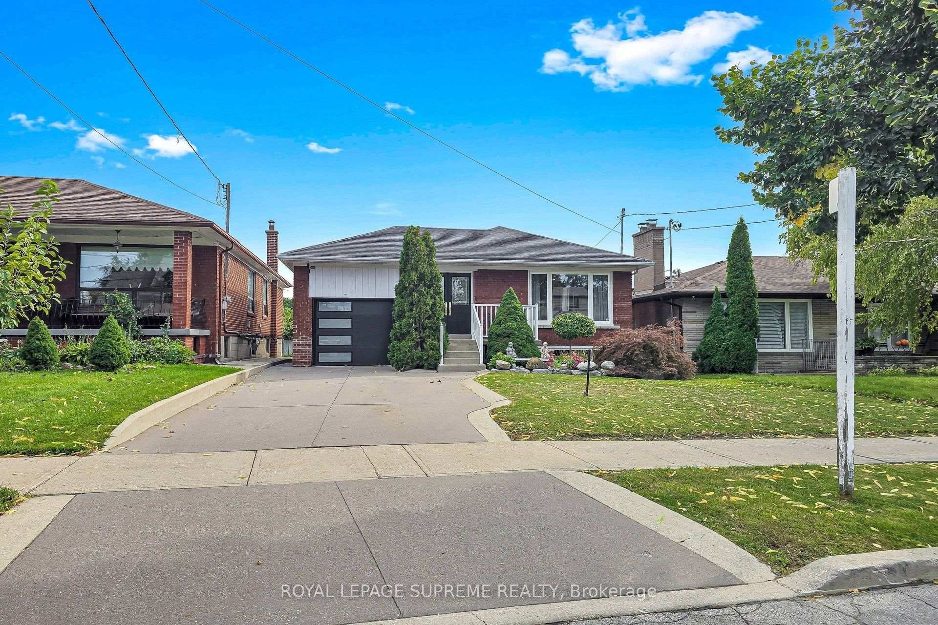 Photo 3 of 465 Maple Leaf Drive, North York, Maple Leaf — HOMEH