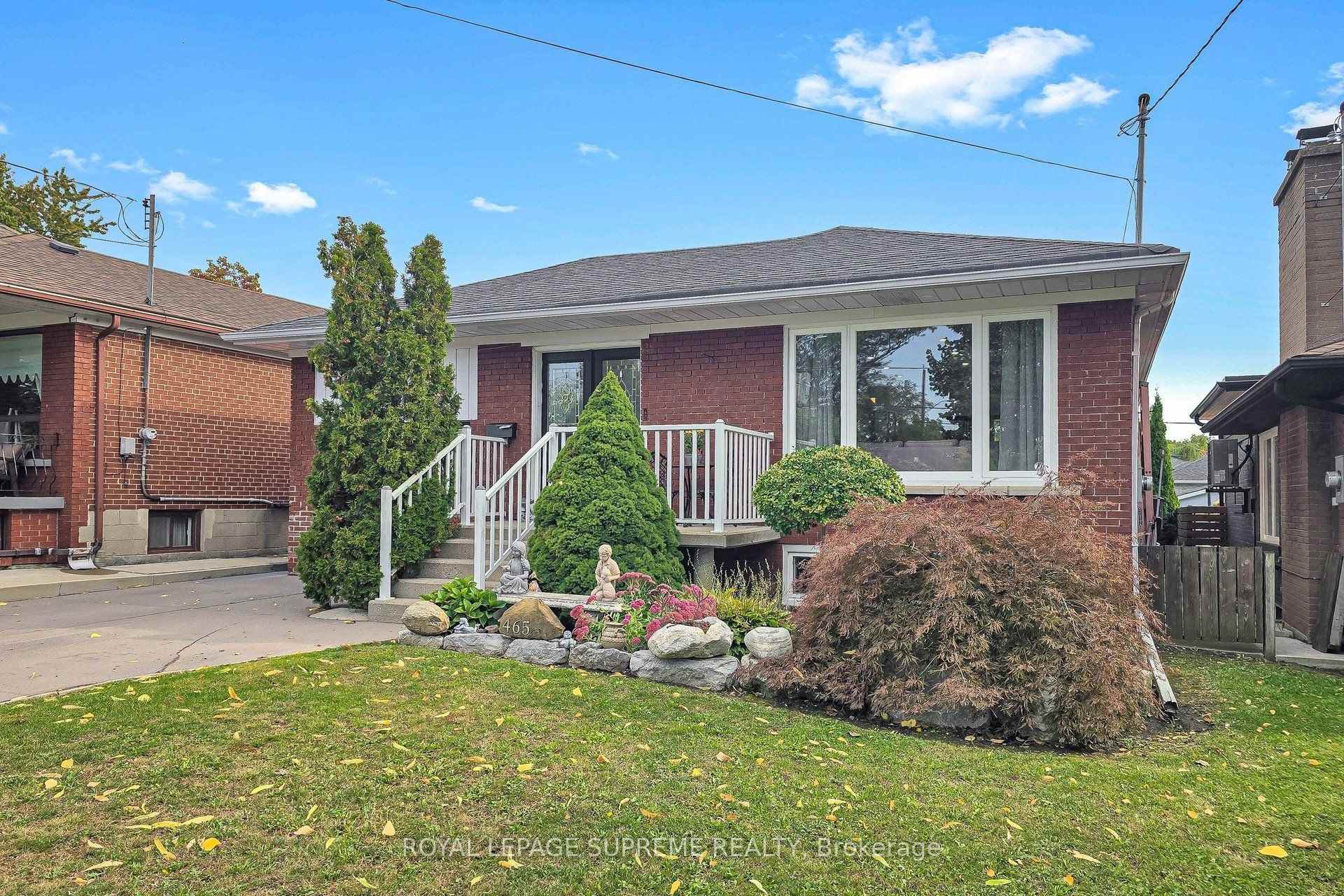 Photo 4 of 465 Maple Leaf Drive, North York, Maple Leaf — HOMEH