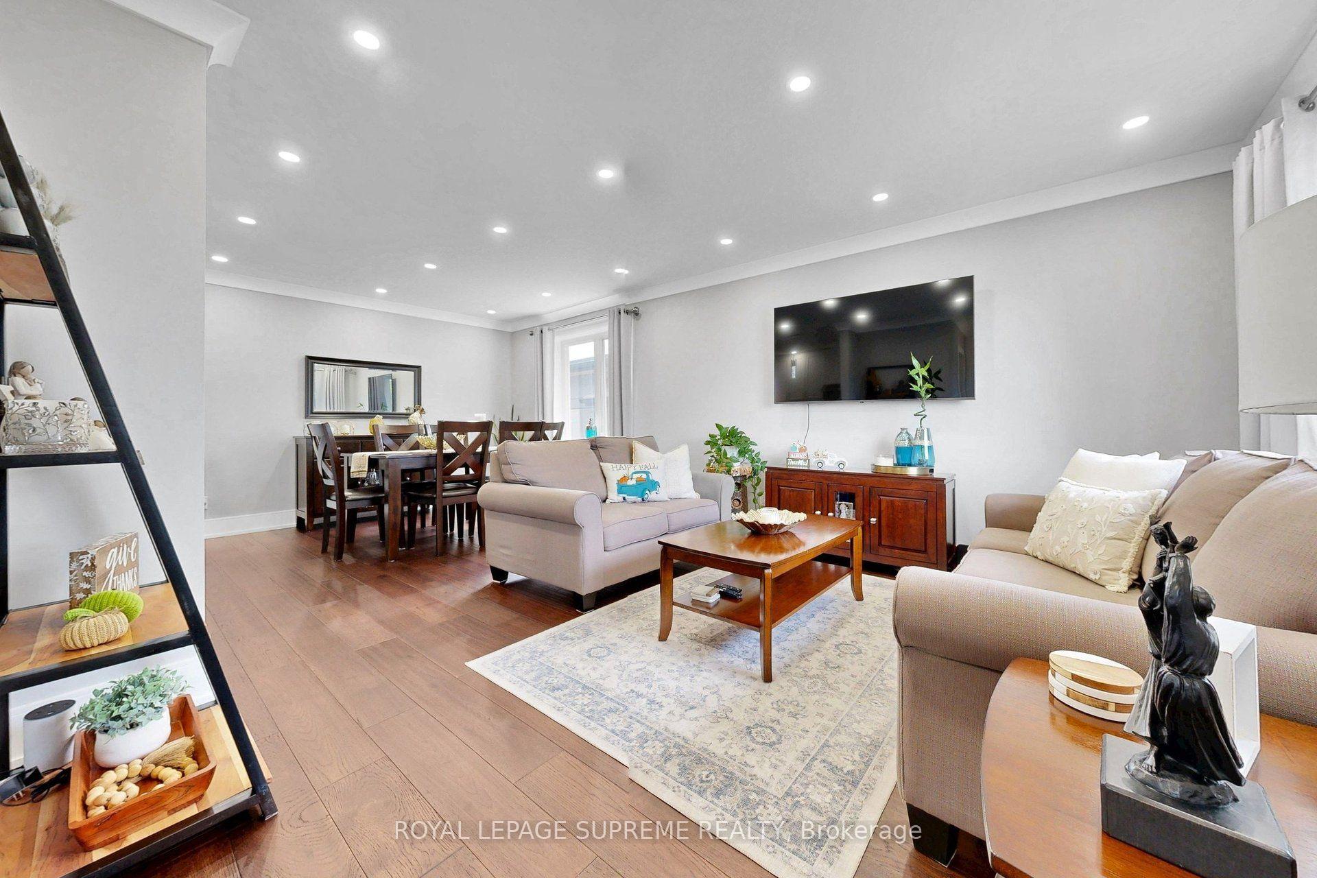 Photo 9 of 465 Maple Leaf Drive, North York, Maple Leaf — HOMEH