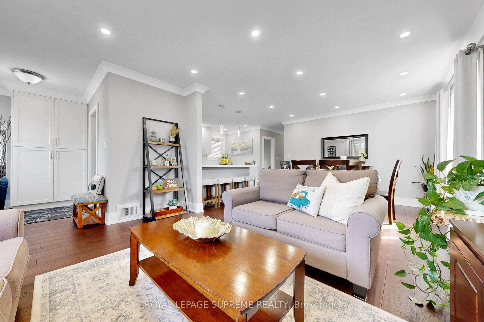 Photo 10 of 465 Maple Leaf Drive, North York, Maple Leaf — HOMEH
