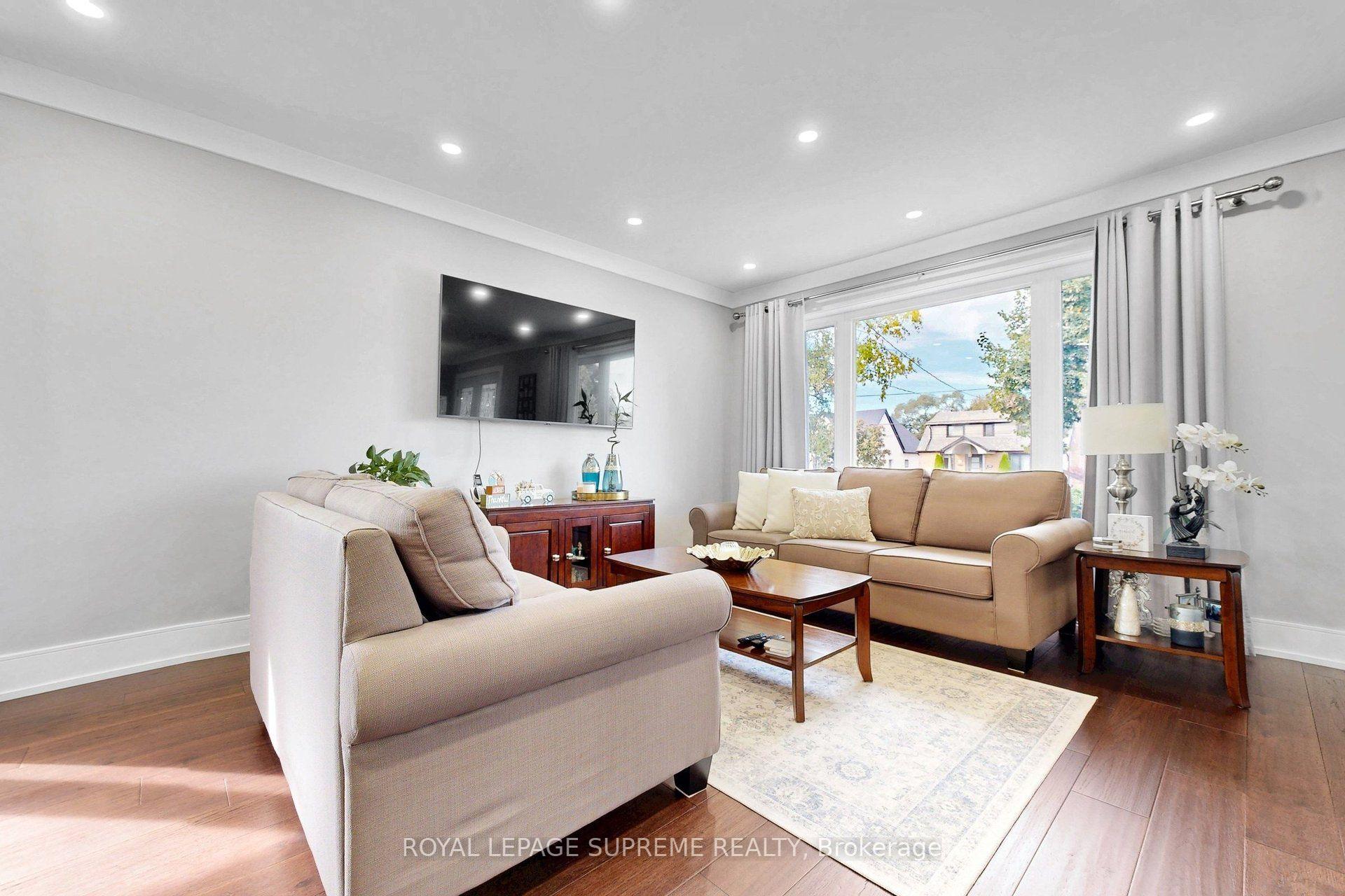Photo 11 of 465 Maple Leaf Drive, North York, Maple Leaf — HOMEH