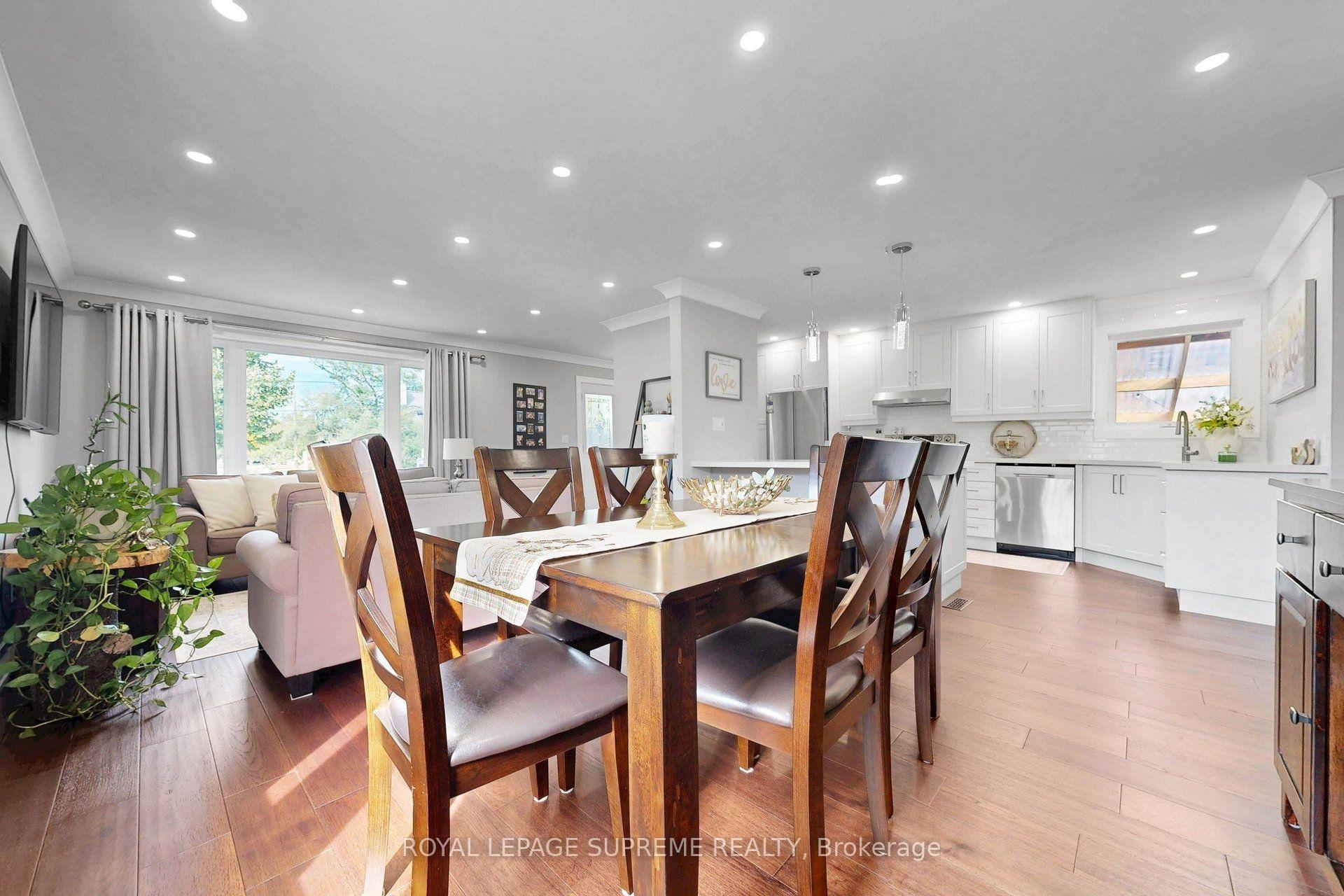 Photo 13 of 465 Maple Leaf Drive, North York, Maple Leaf — HOMEH