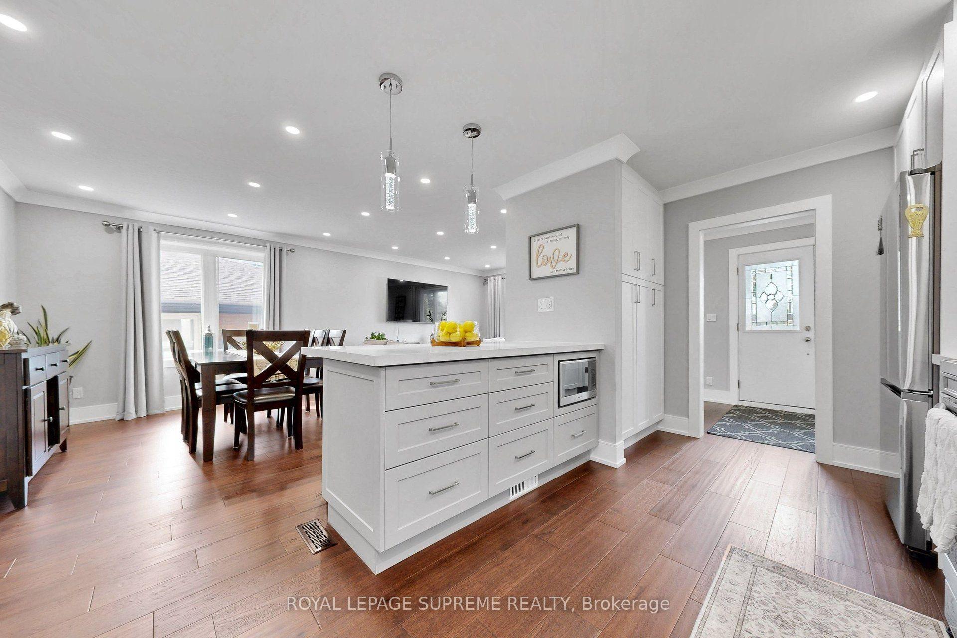 Photo 18 of 465 Maple Leaf Drive, North York, Maple Leaf — HOMEH