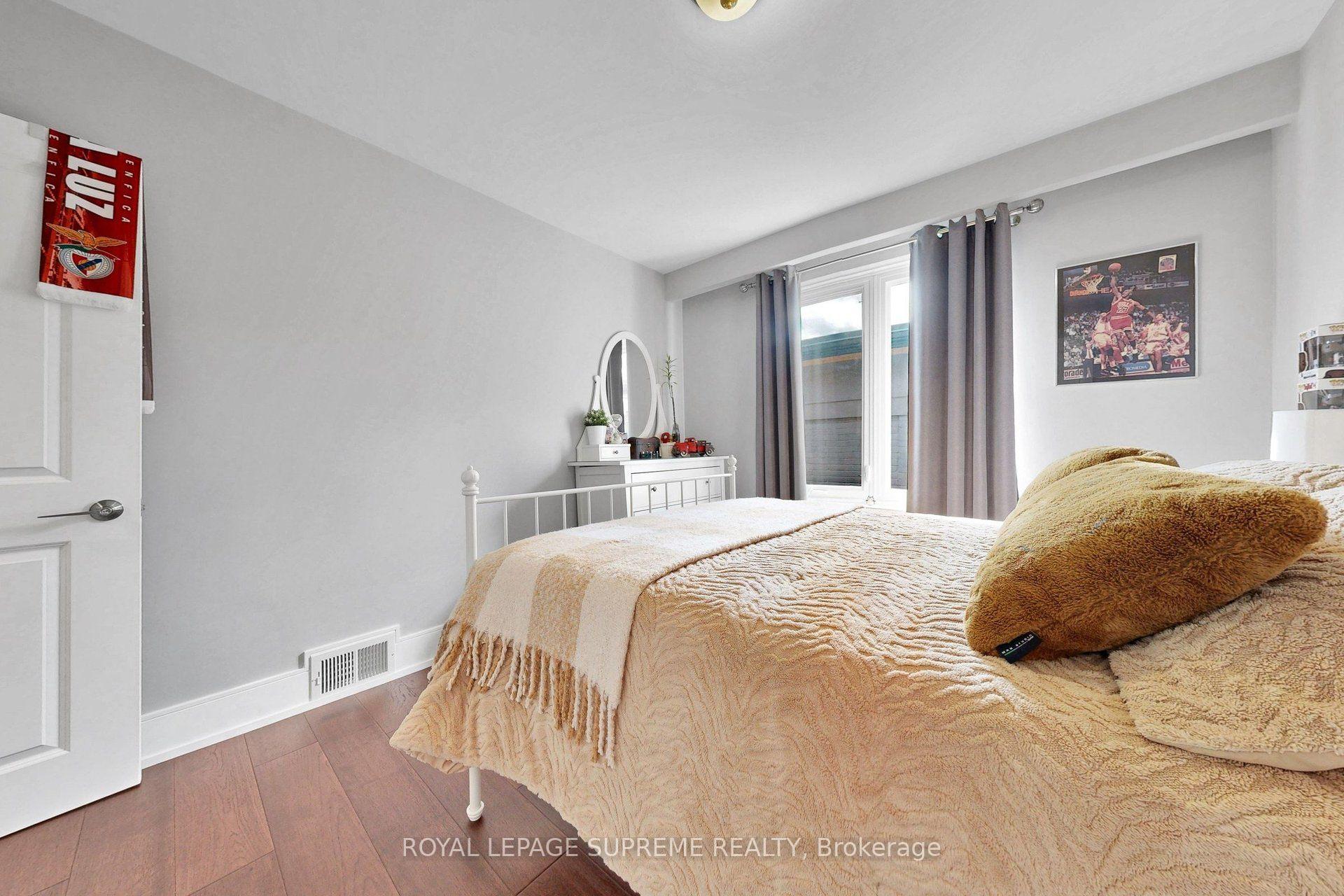 Photo 21 of 465 Maple Leaf Drive, North York, Maple Leaf — HOMEH