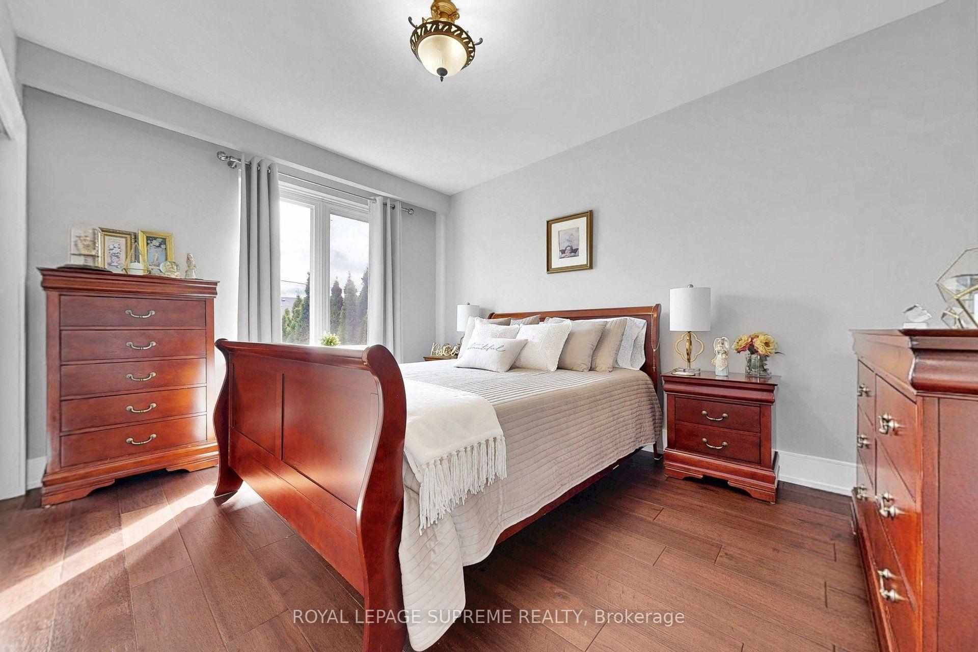 Photo 23 of 465 Maple Leaf Drive, North York, Maple Leaf — HOMEH