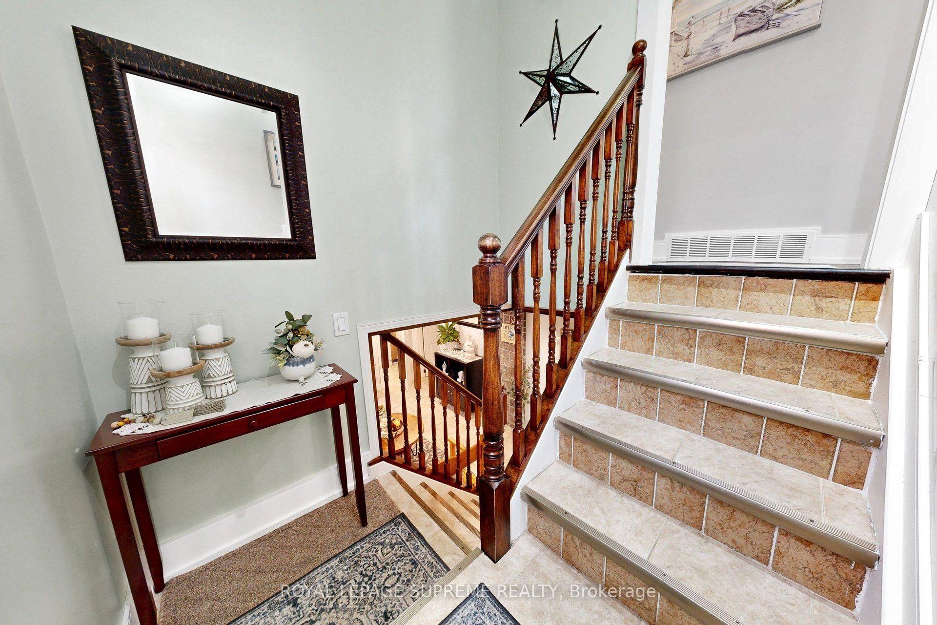 Photo 32 of 465 Maple Leaf Drive, North York, Maple Leaf — HOMEH