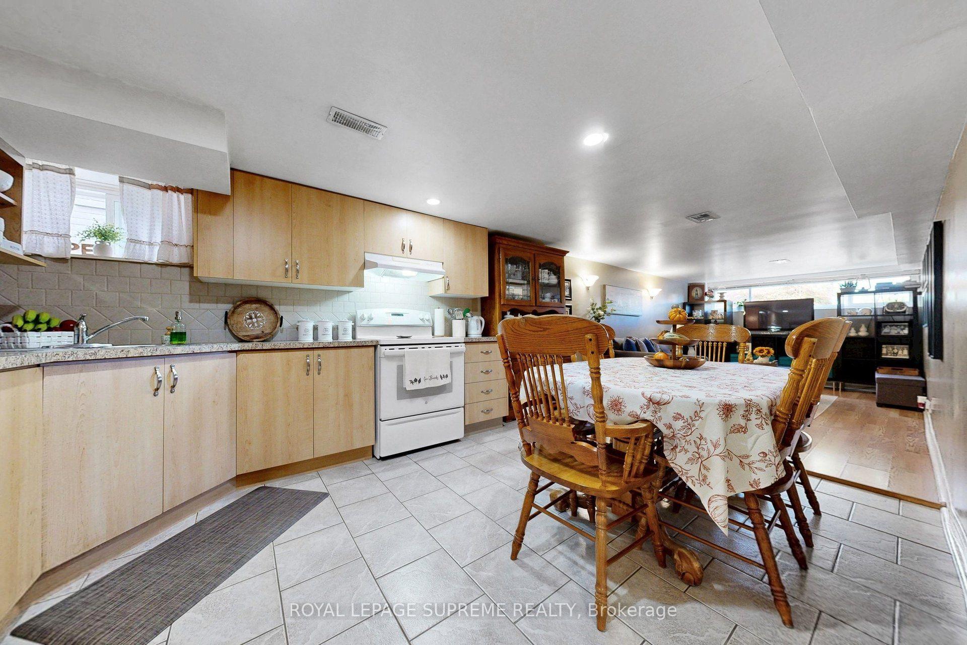 Photo 40 of 465 Maple Leaf Drive, North York, Maple Leaf — HOMEH